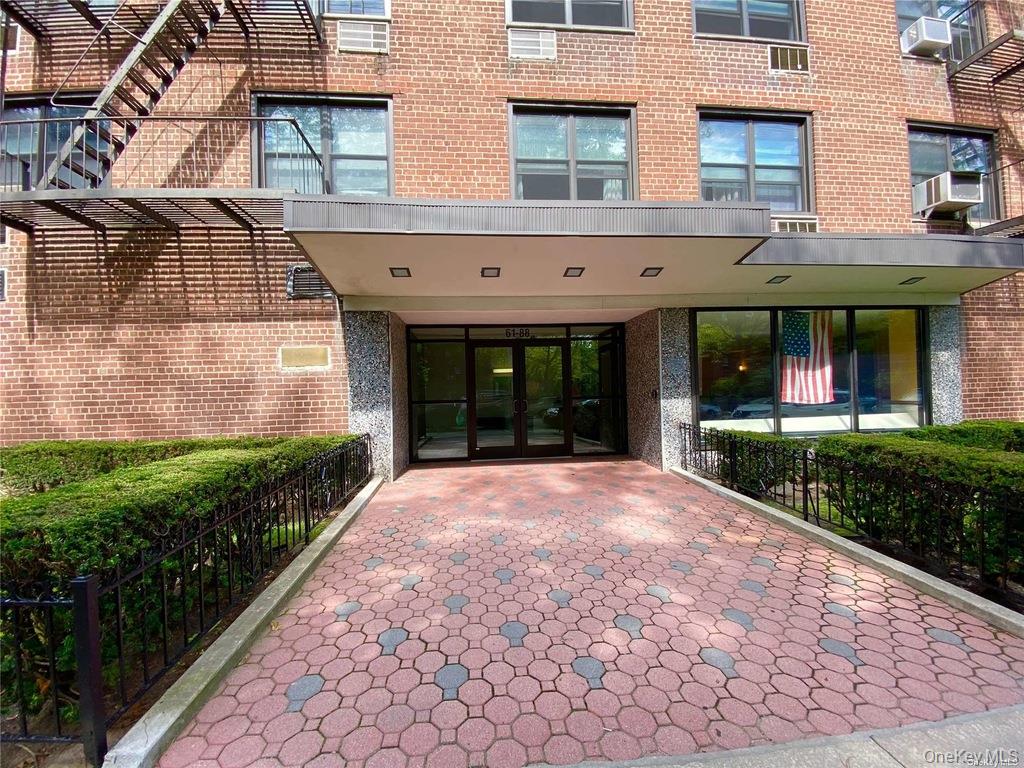 61-88 Dry Harbor Road 1e Property Photo 1