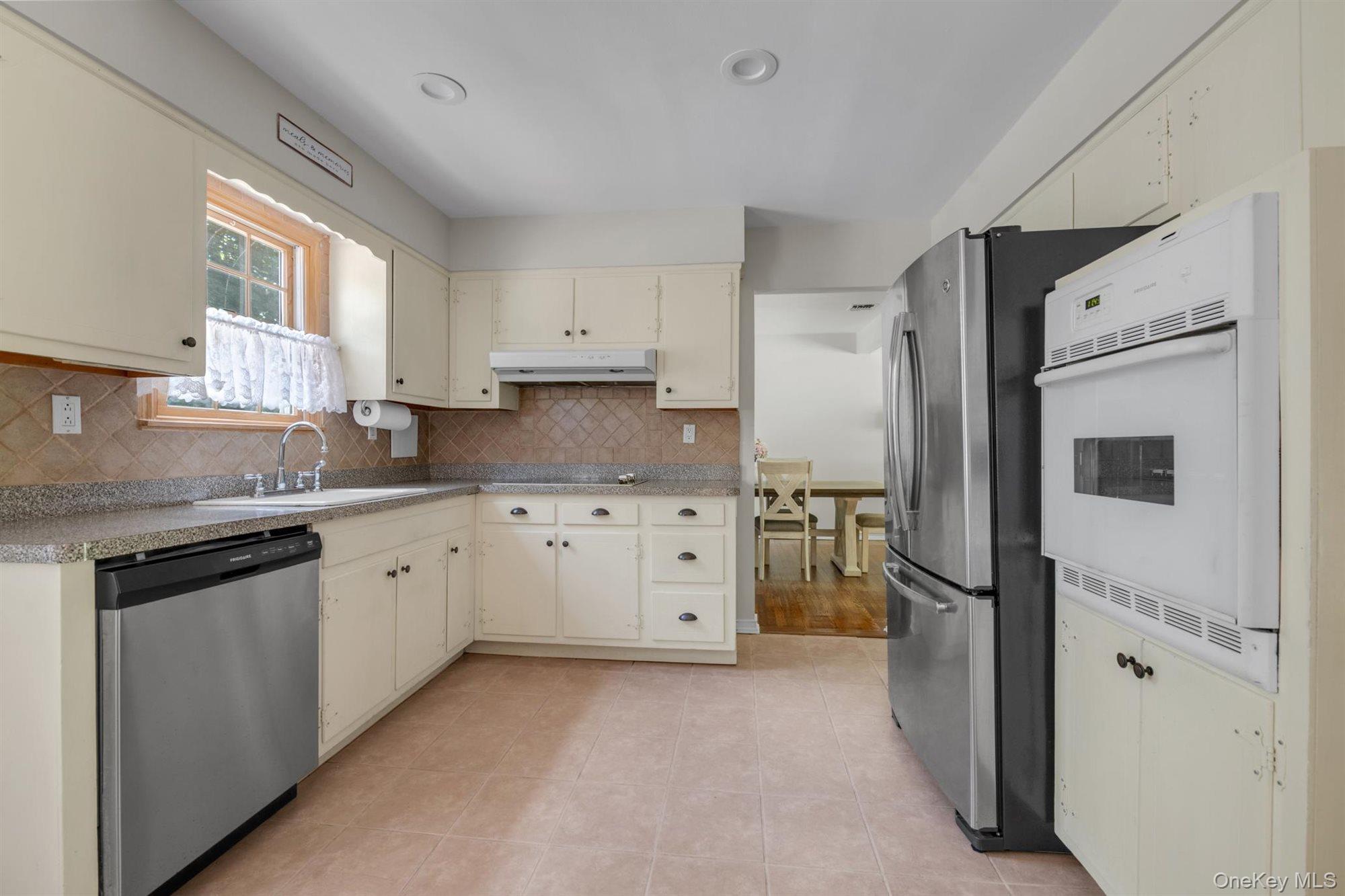 17 Broadview Avenue Property Photo 8