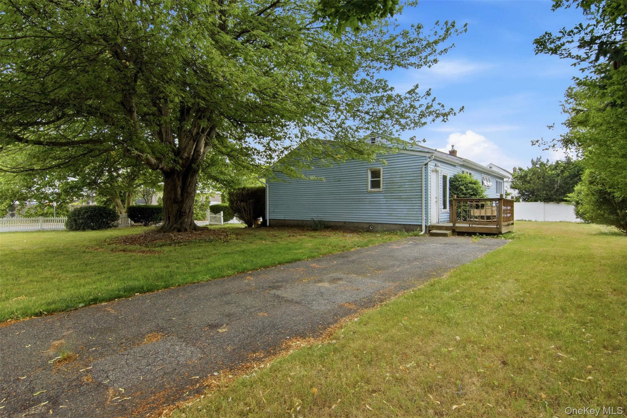 163 Islip Boulevard Property Photo 2