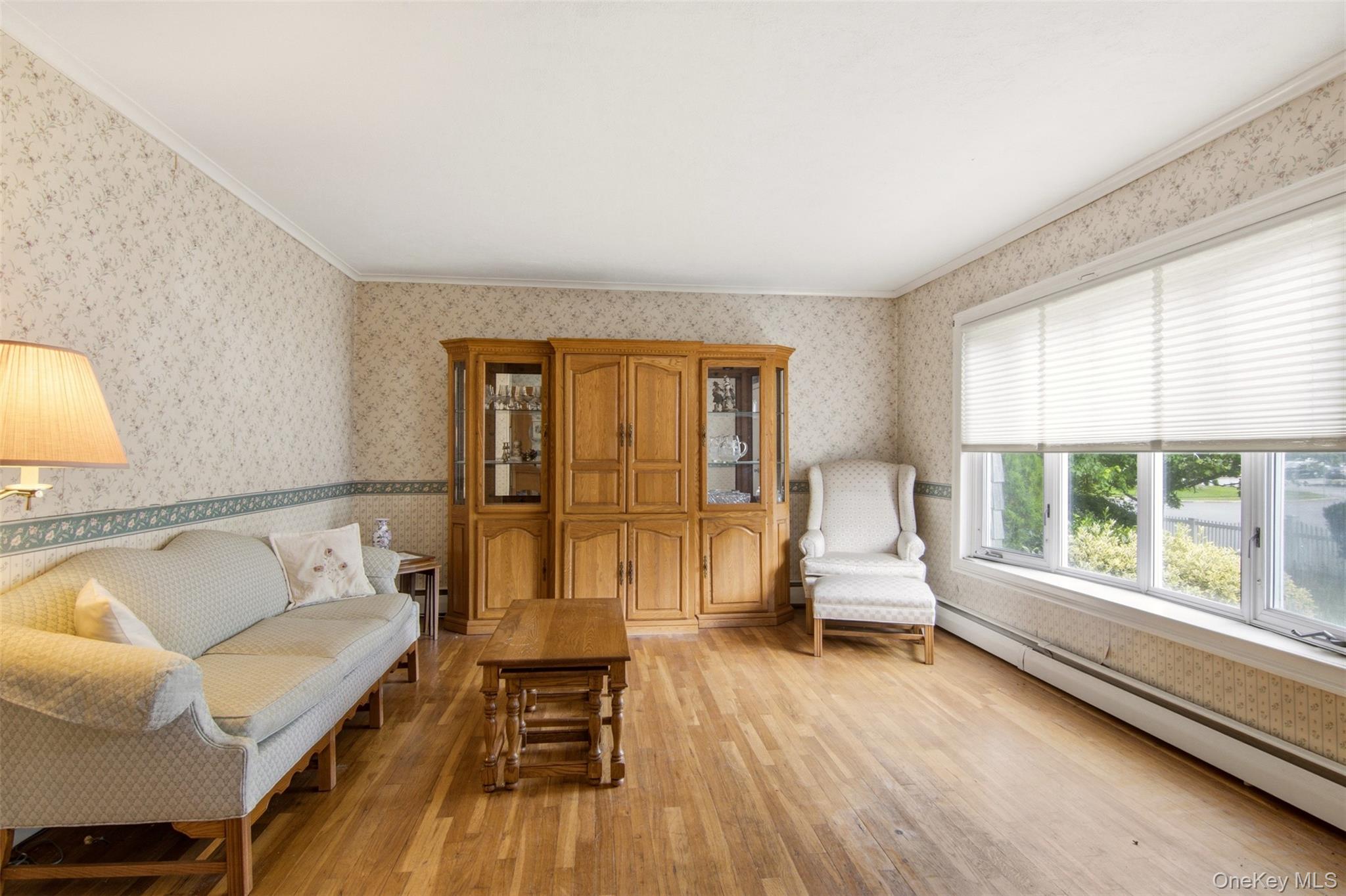 163 Islip Boulevard Property Photo 4