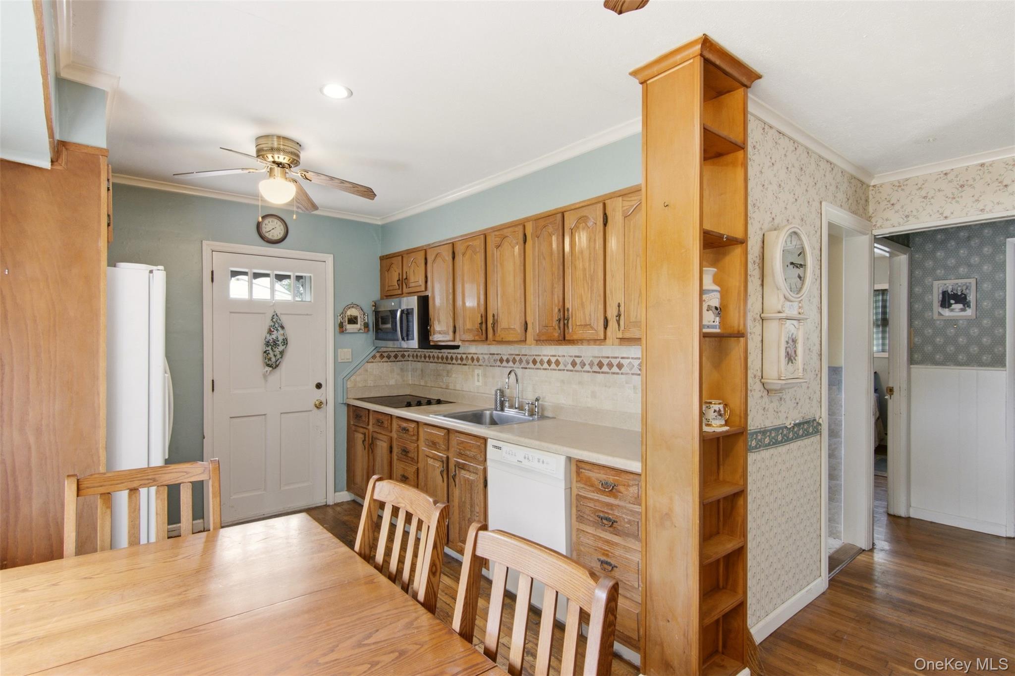 163 Islip Boulevard Property Photo 7
