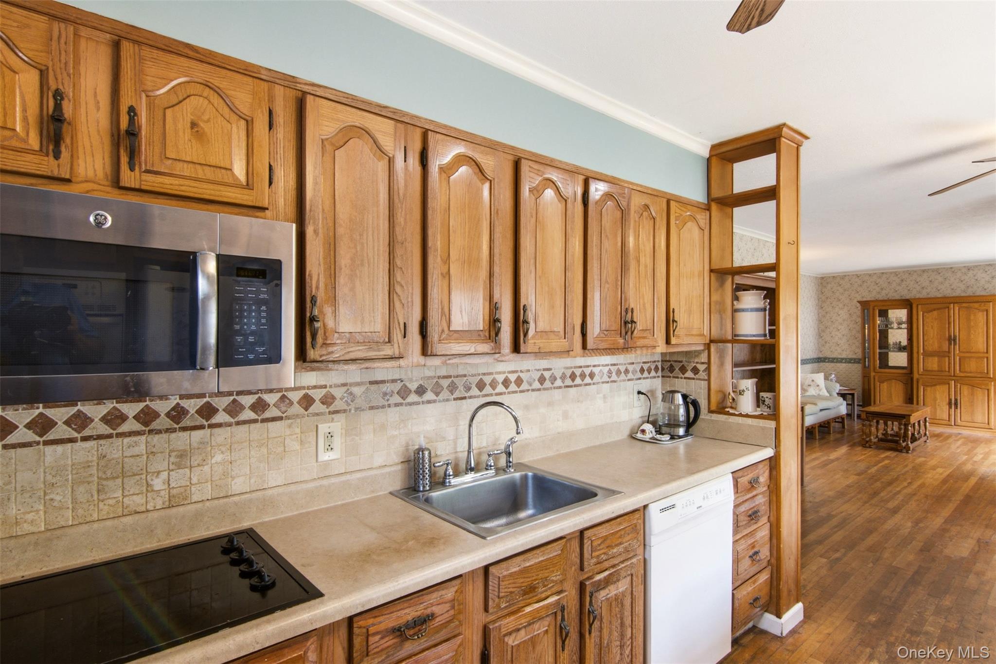 163 Islip Boulevard Property Photo 8