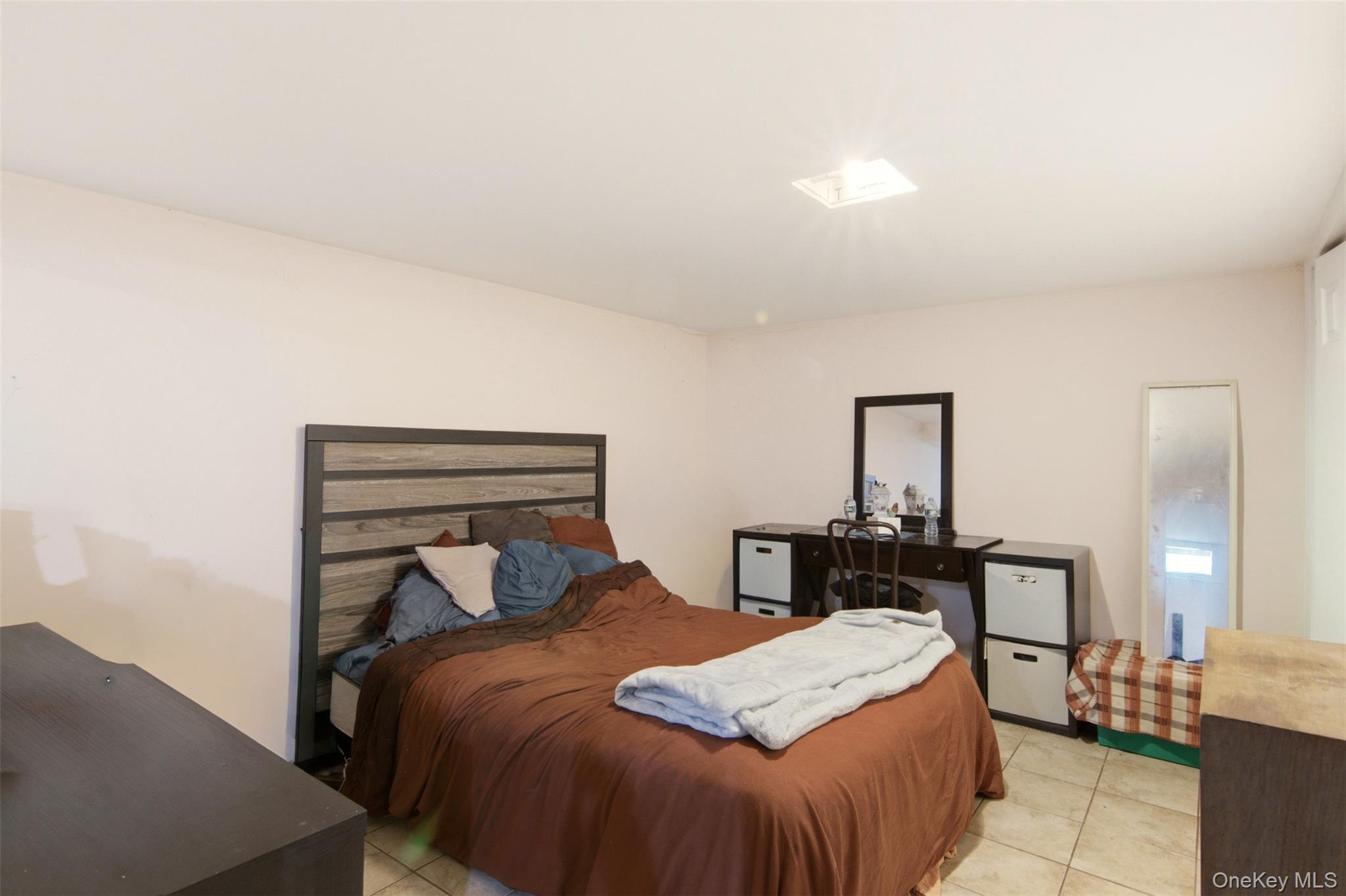 163 Islip Boulevard Property Photo 18