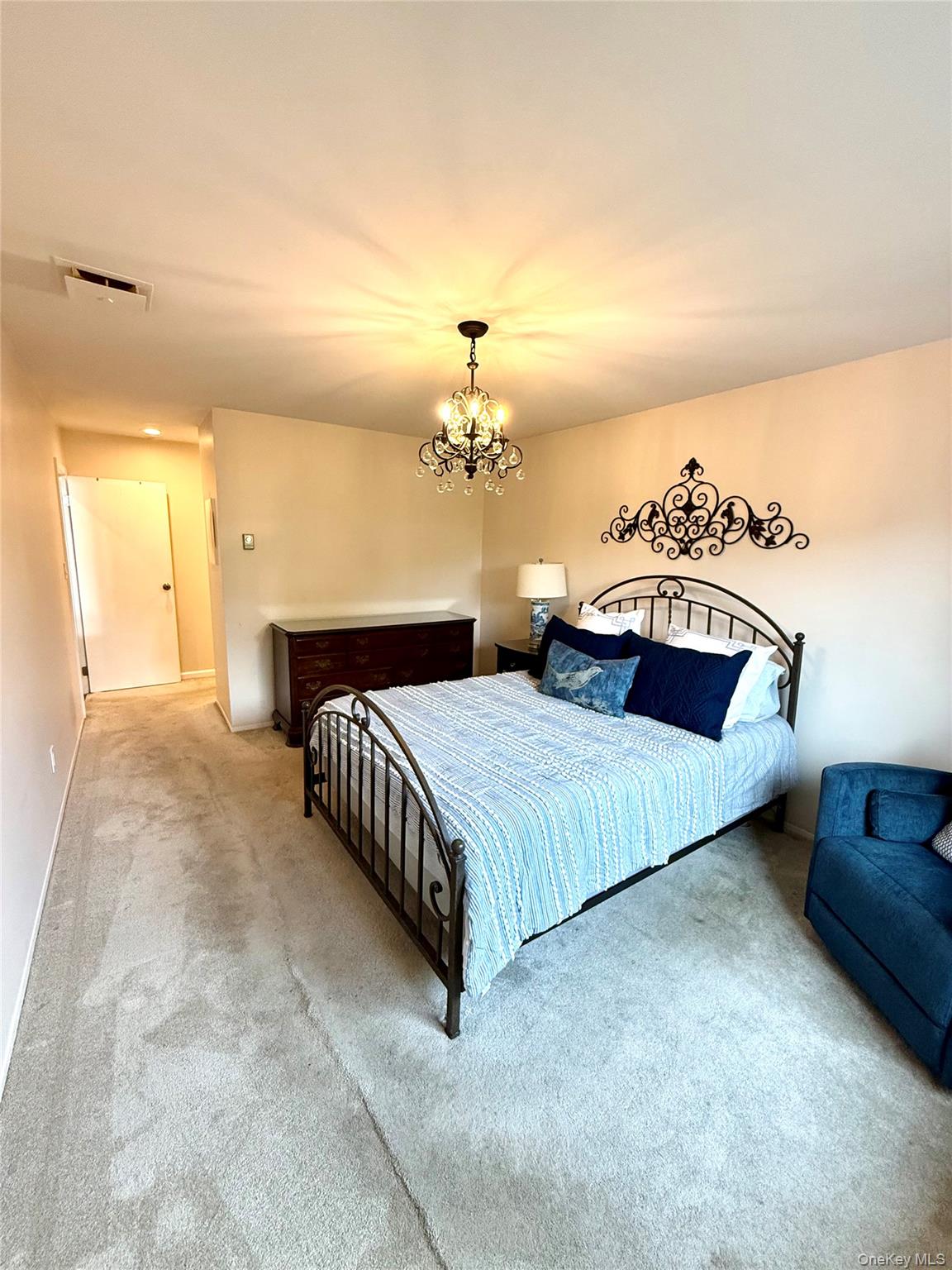 1305 Gotham Court Property Photo 4