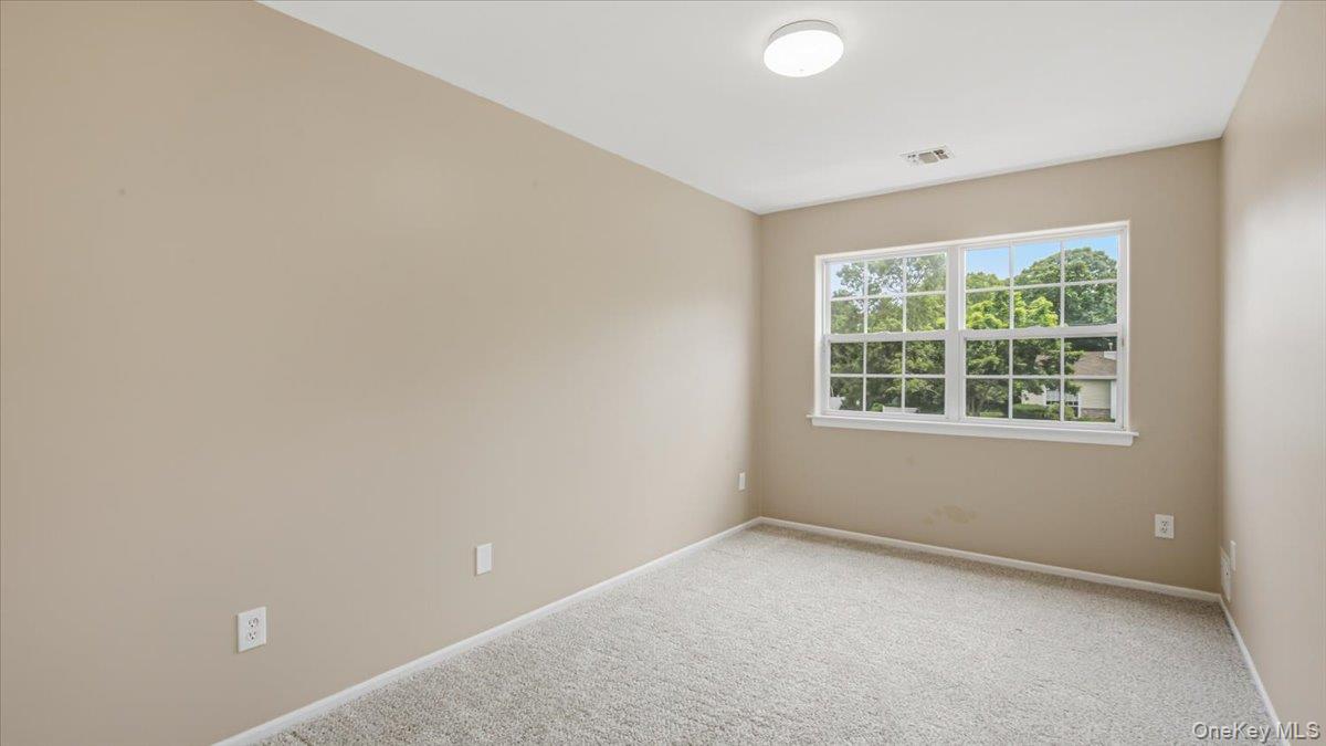 16 English Ivy Lane Property Photo 25