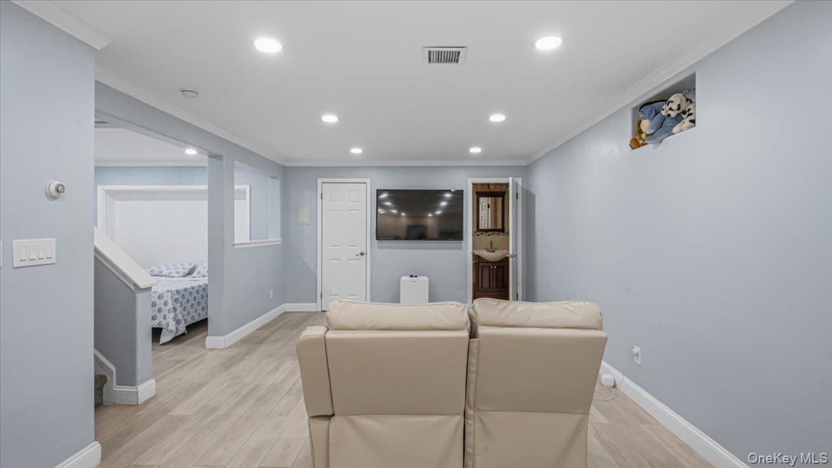 16 English Ivy Lane Property Photo 27