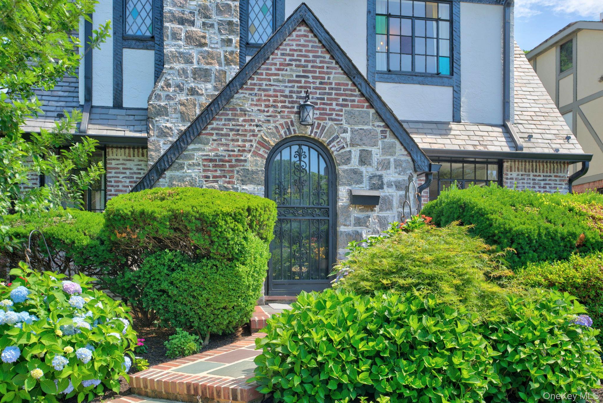 17 Hollywood Court Property Photo 6