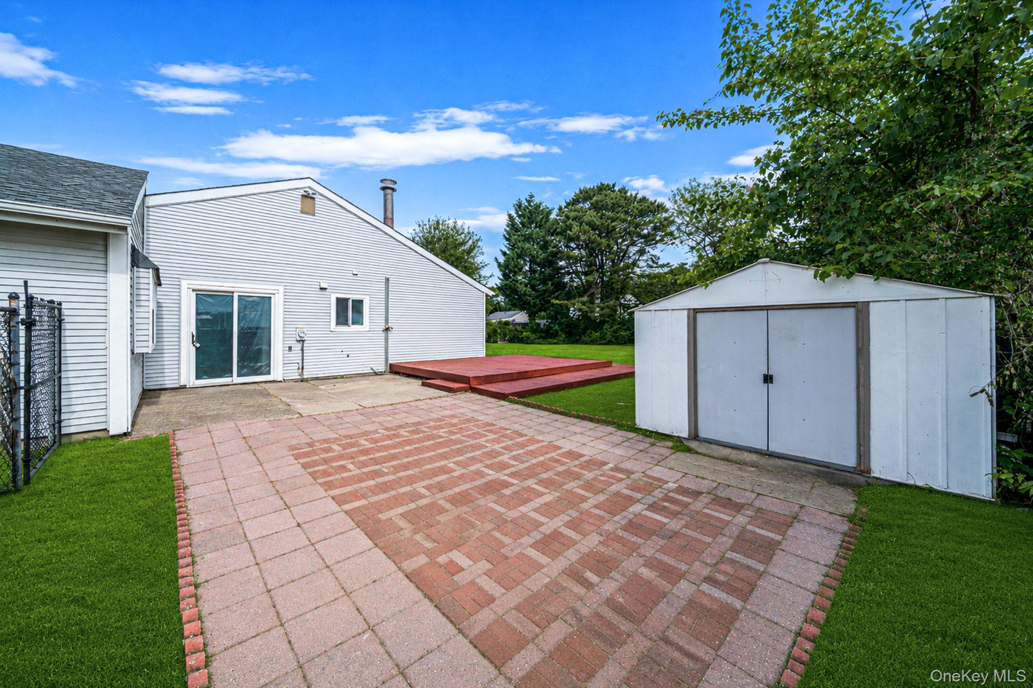 9 Carson Lane Property Photo 3