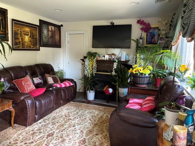 169 W 21st Street Property Photo 8