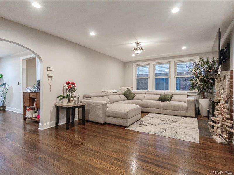 167 Lakeview Avenue Property Photo 2