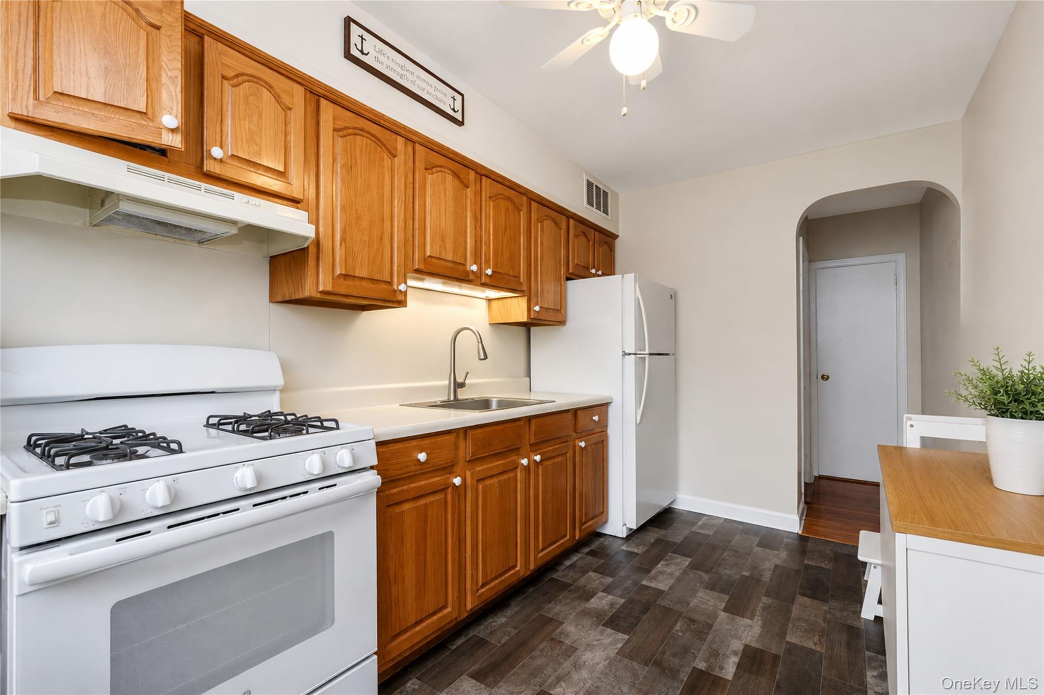 76 Dongan Avenue Property Photo 3