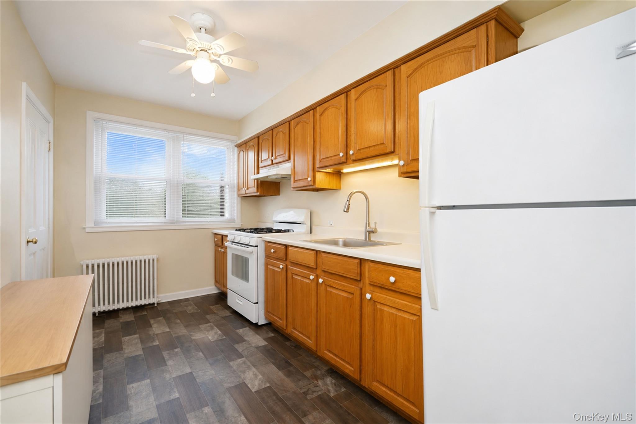 76 Dongan Avenue Property Photo 4
