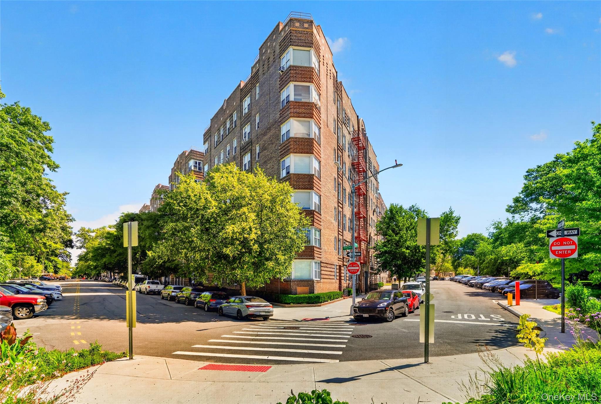 601 Pelham Parkway 618 Property Photo 1
