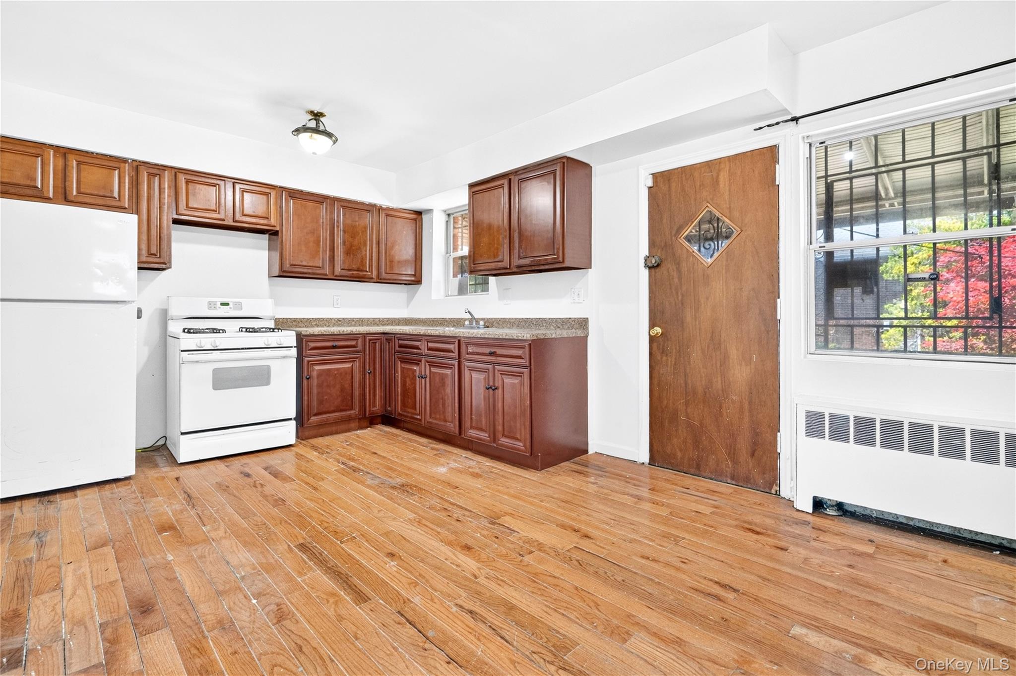 3885 Paulding Avenue Property Photo 3