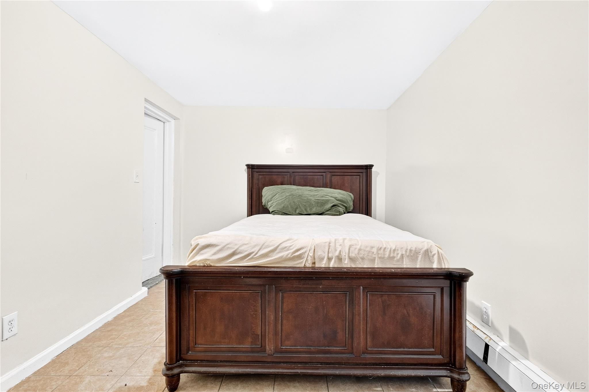 3885 Paulding Avenue Property Photo 4