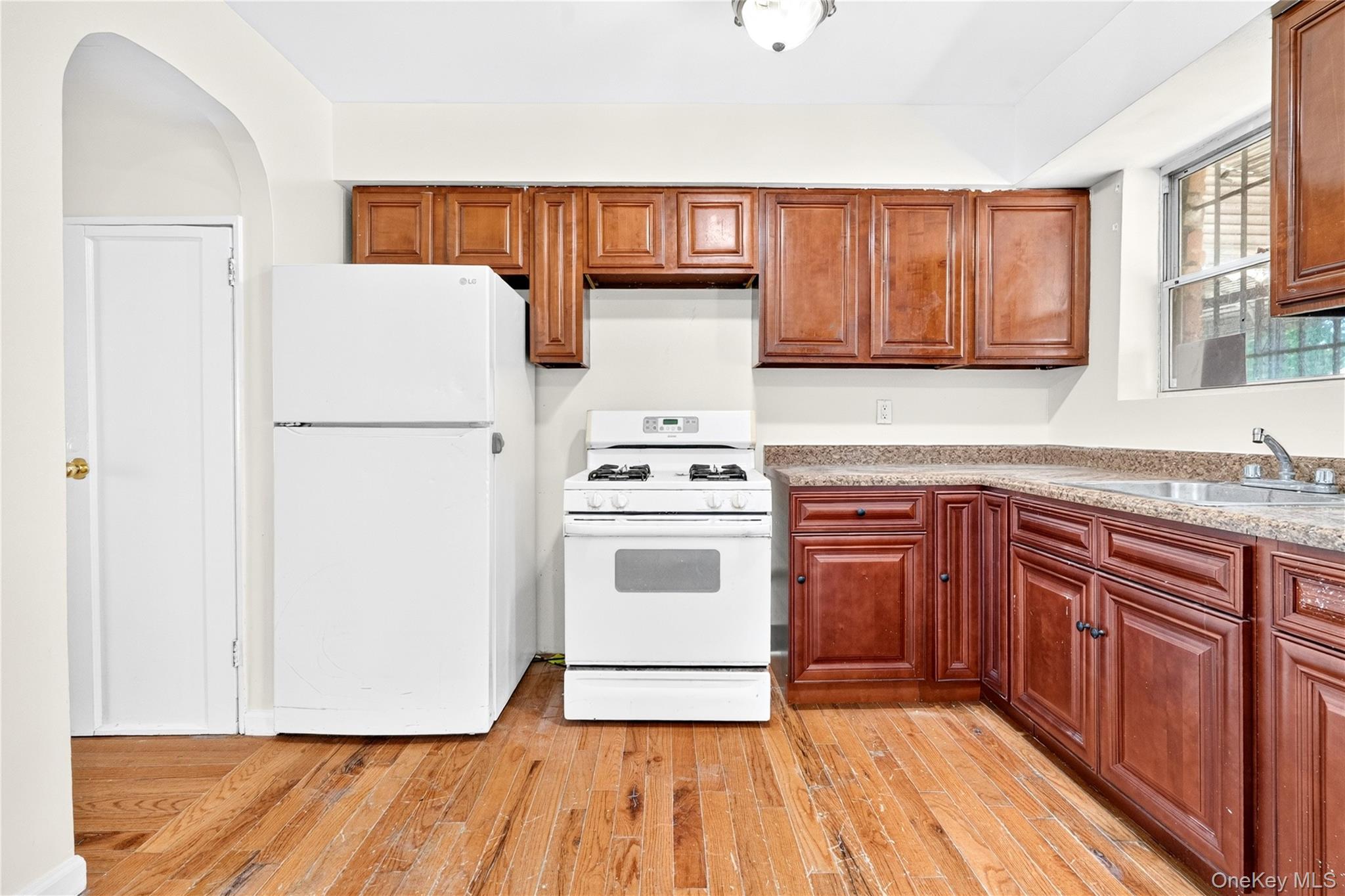 3885 Paulding Avenue Property Photo 29