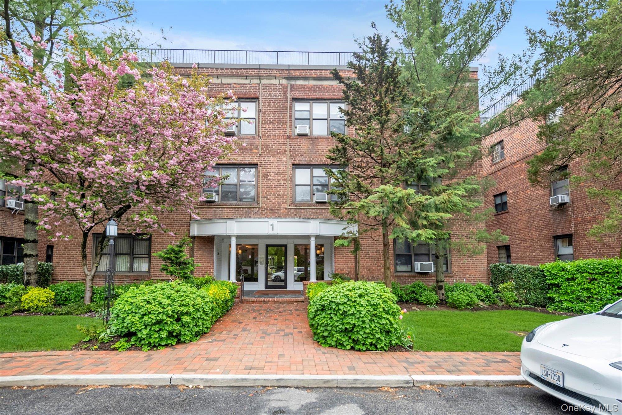 1 Town House Place 2E Property Photo 1