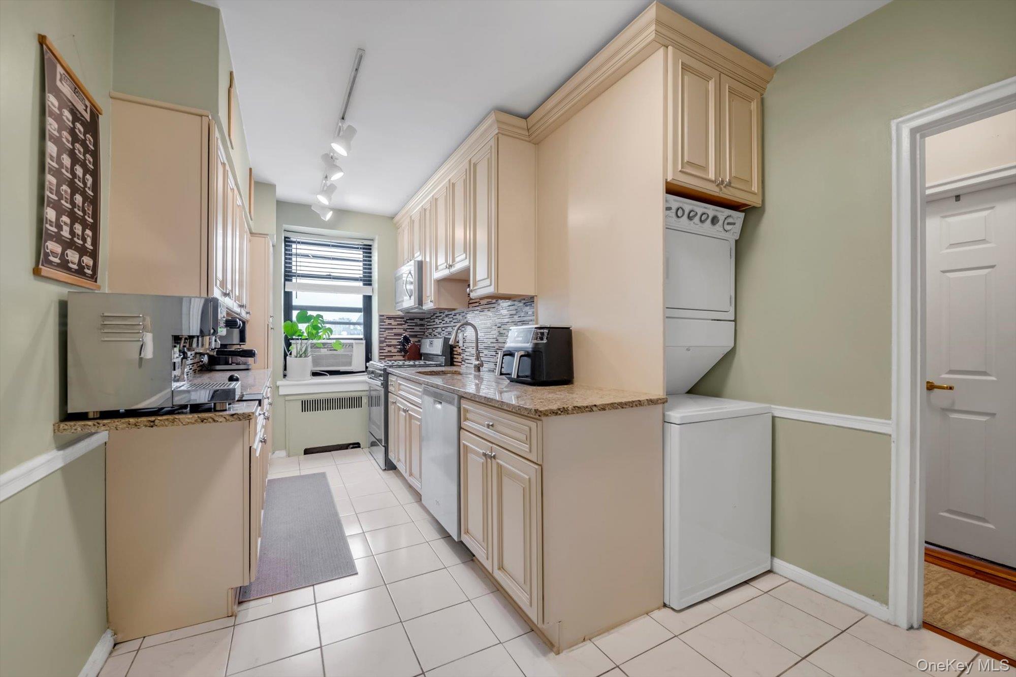 1 Town House Place 2e Property Photo 6