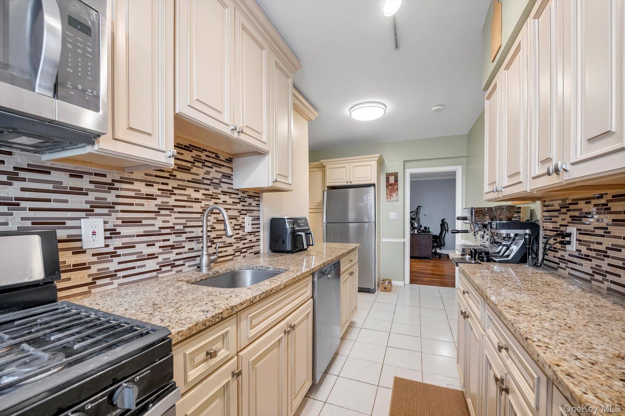 1 Town House Place 2e Property Photo 8