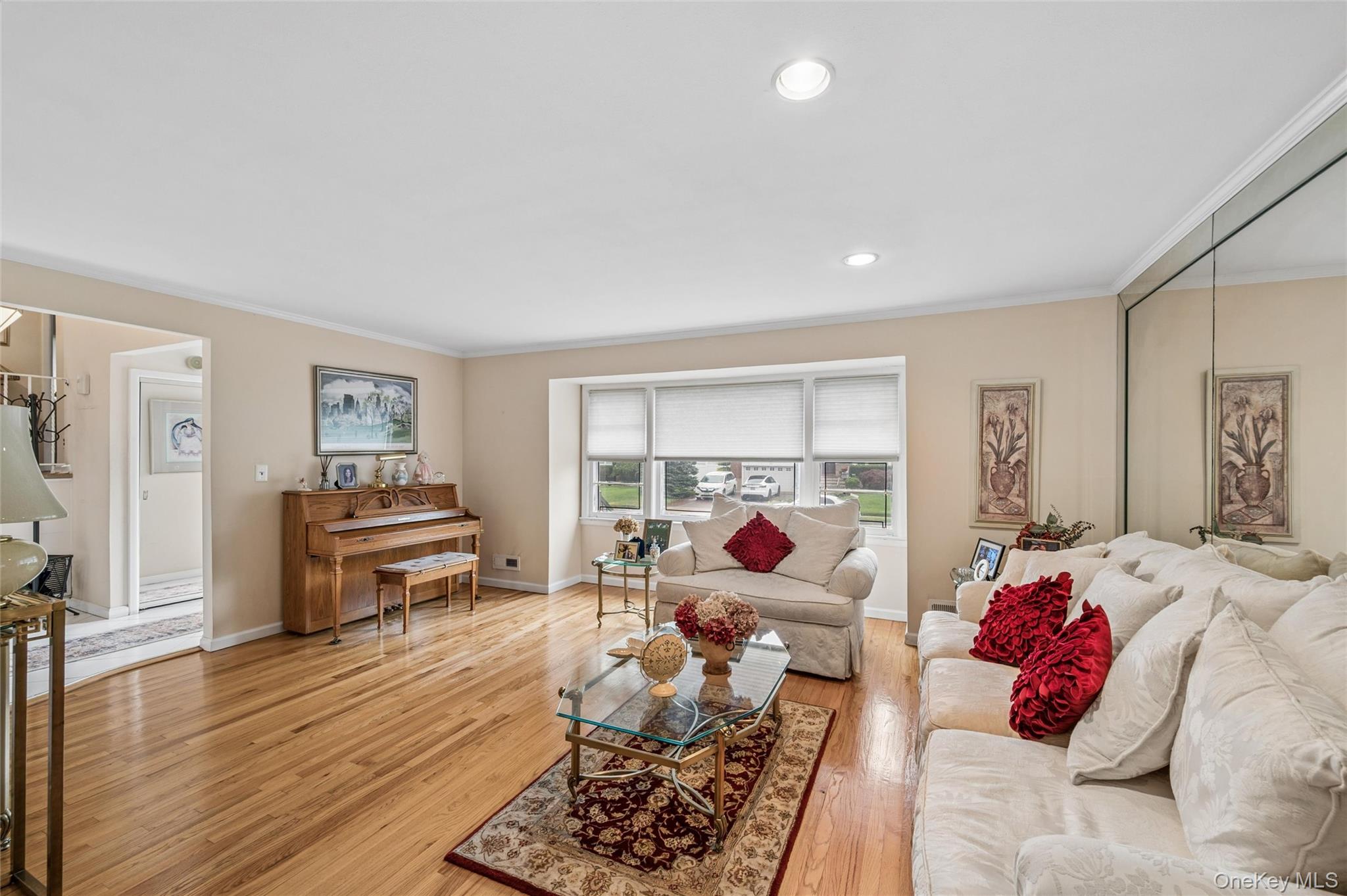 952 Roxbury Drive Property Photo 16