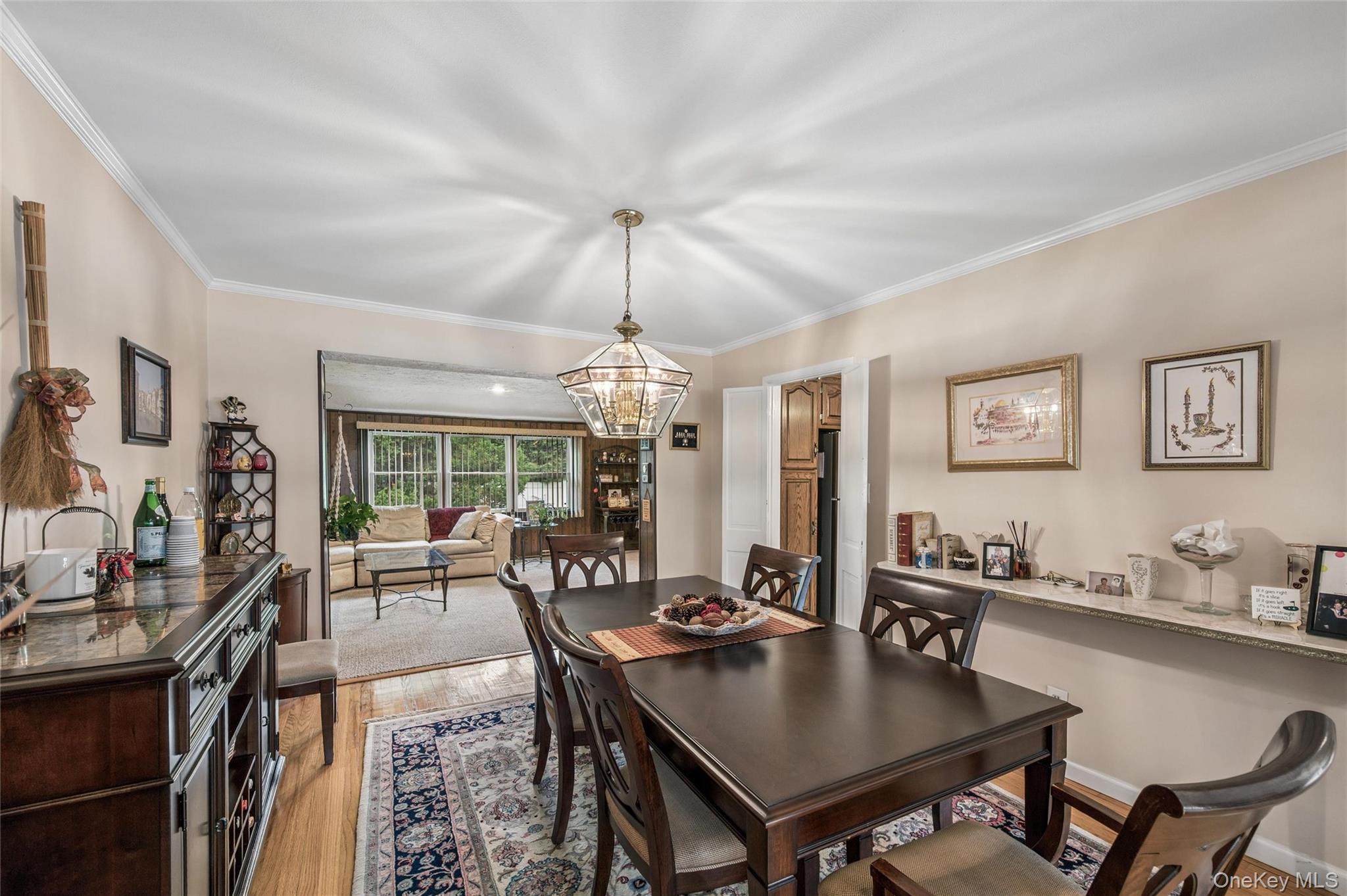 952 Roxbury Drive Property Photo 17