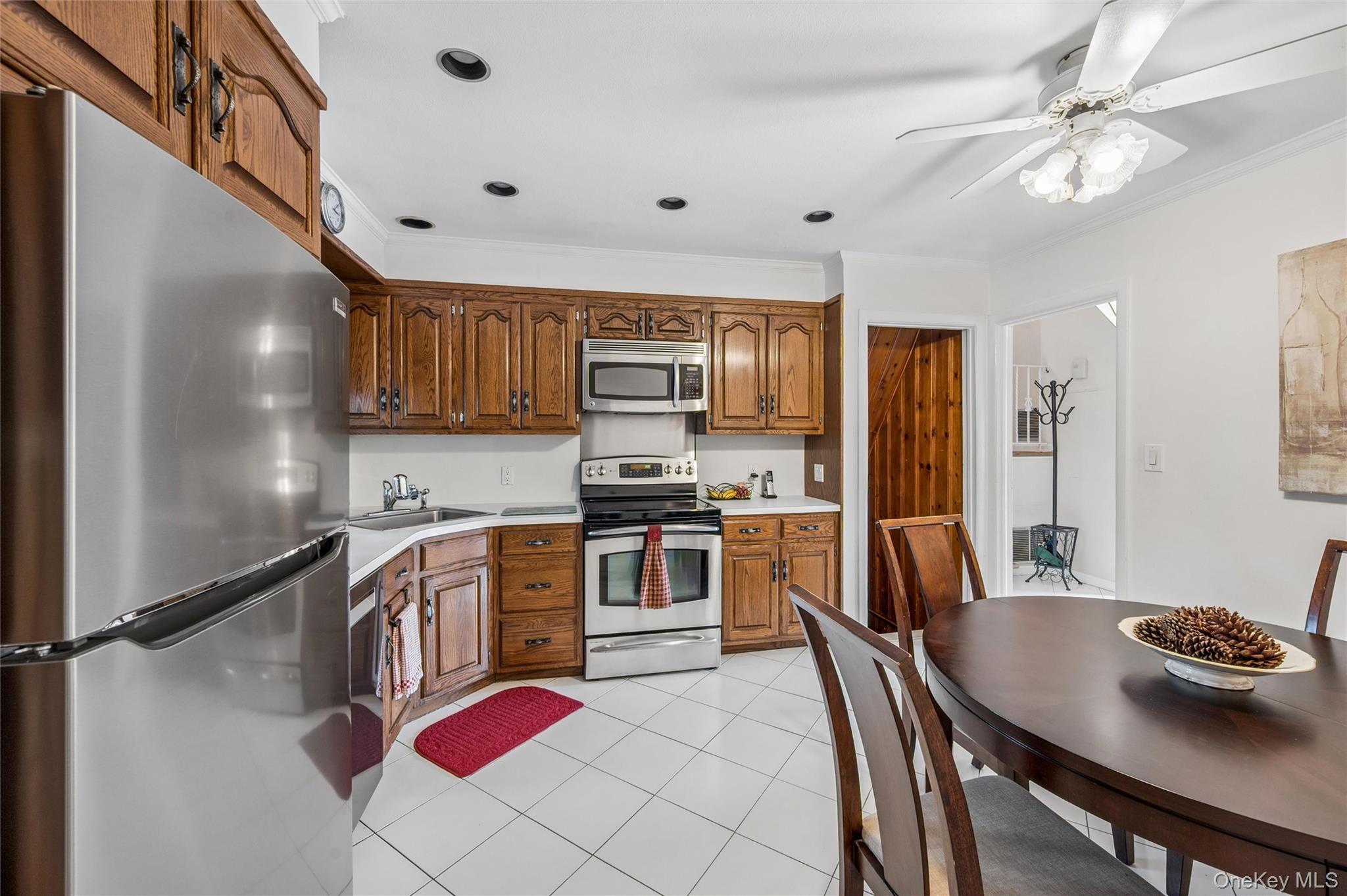 952 Roxbury Drive Property Photo 21