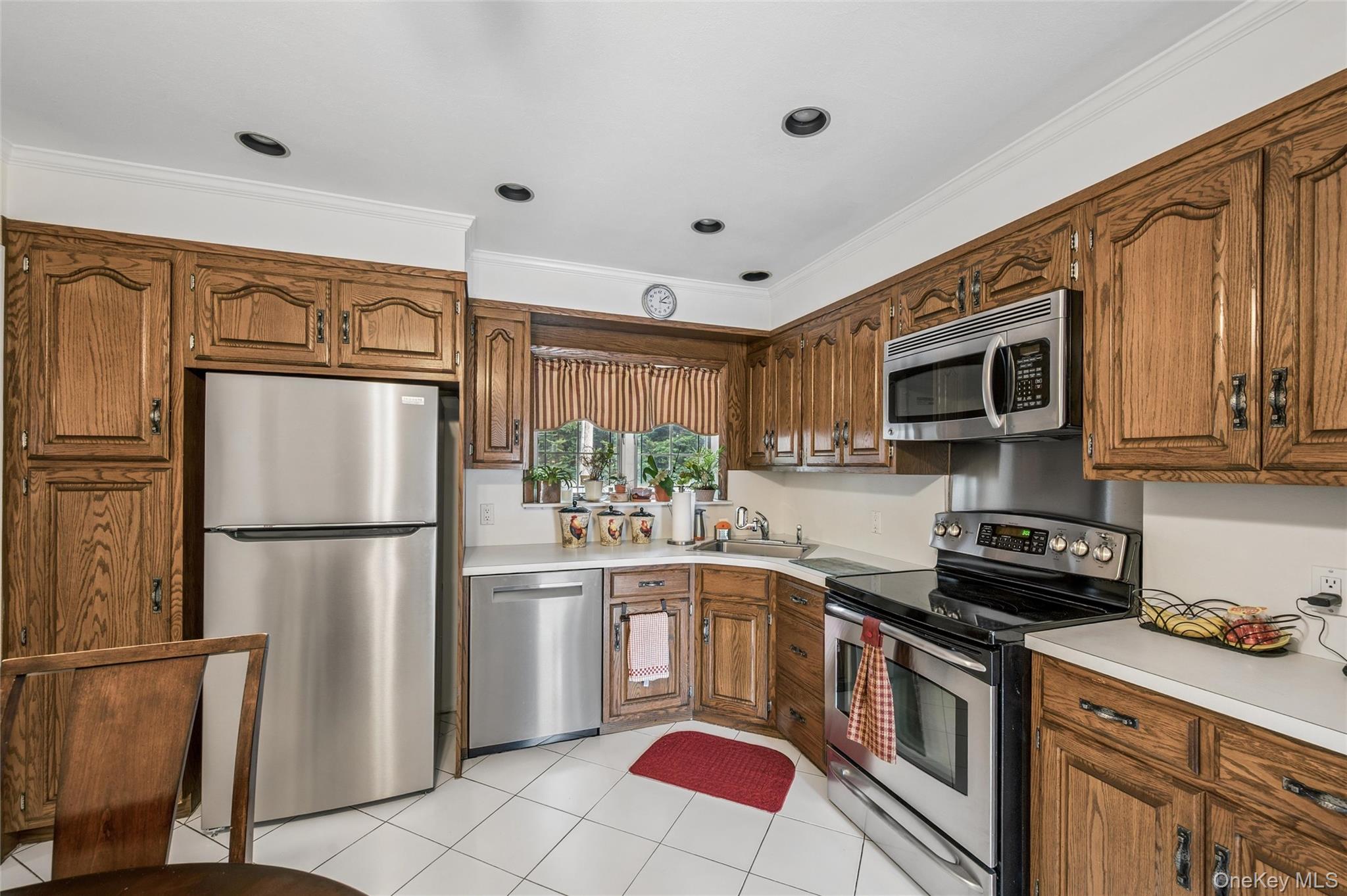 952 Roxbury Drive Property Photo 23