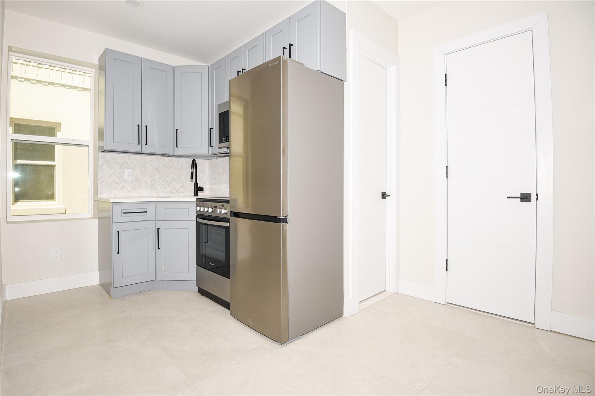315 1m W Broadway 2a Property Photo 11