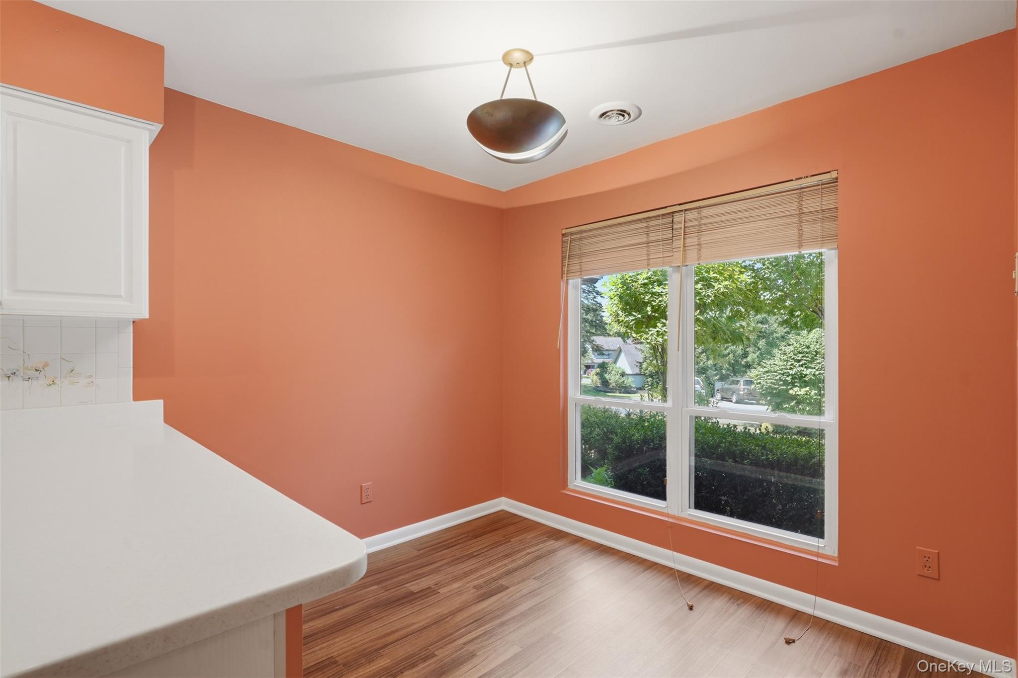 28 E Knoll Property Photo 3
