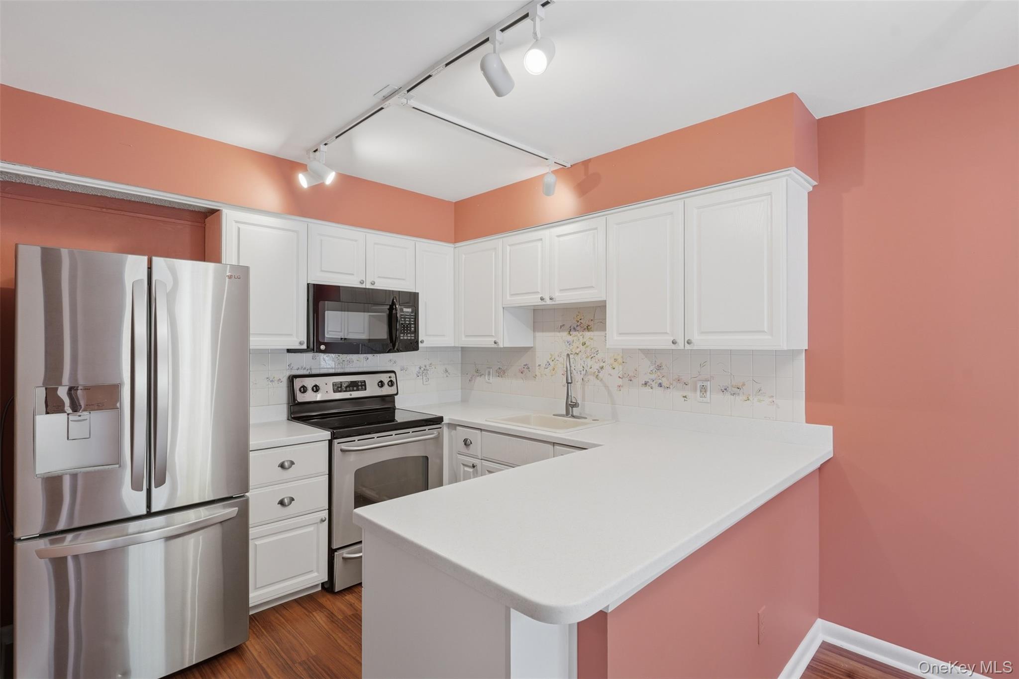 28 E Knoll Property Photo 5