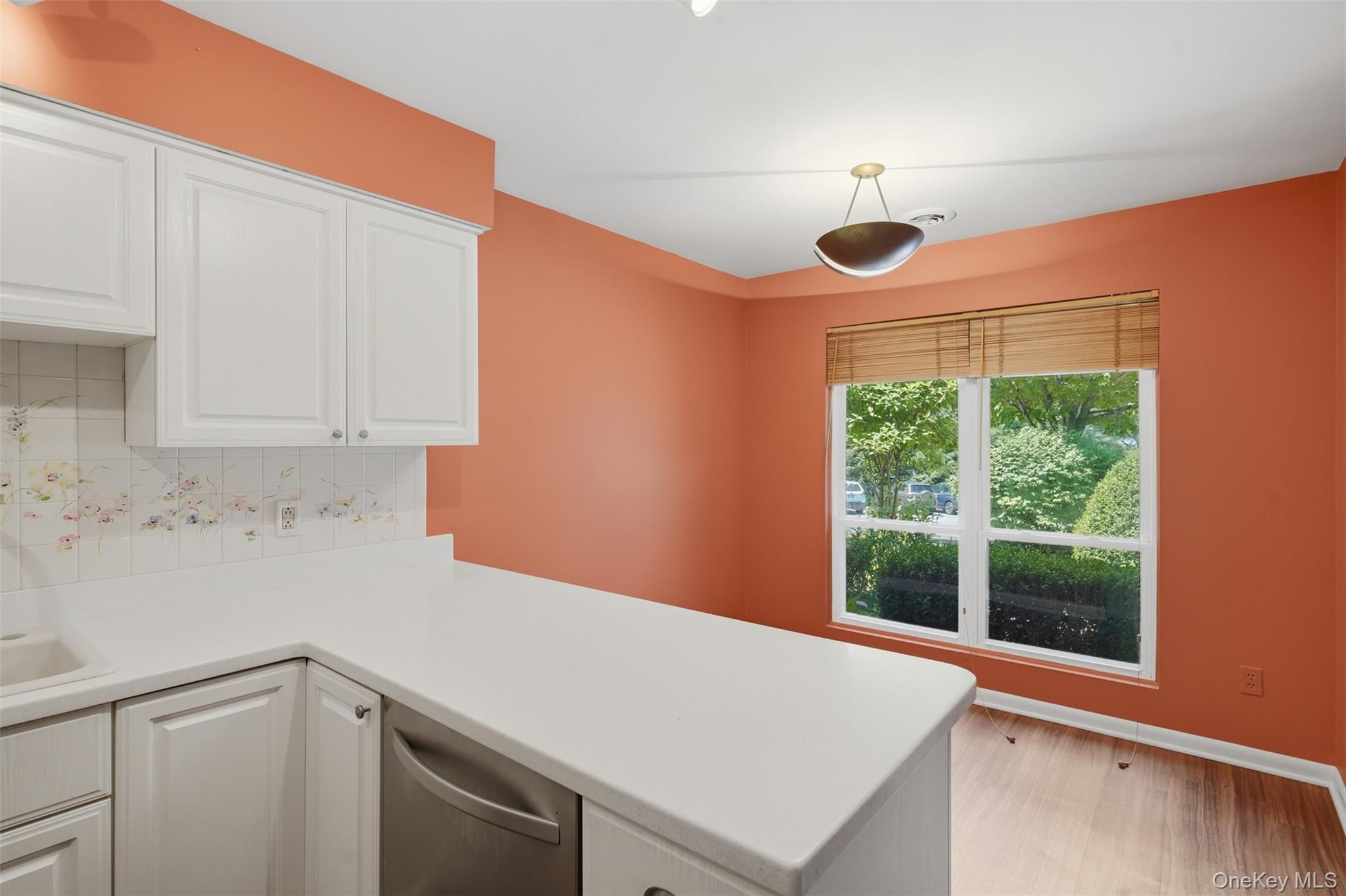 28 E Knoll Property Photo 7