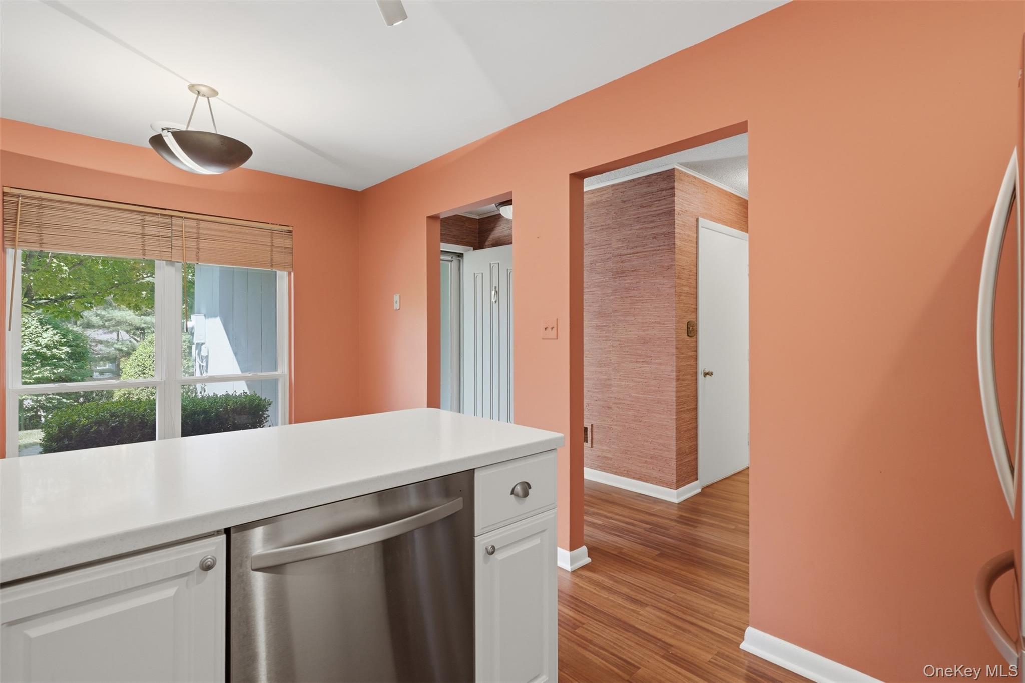 28 E Knoll Property Photo 8