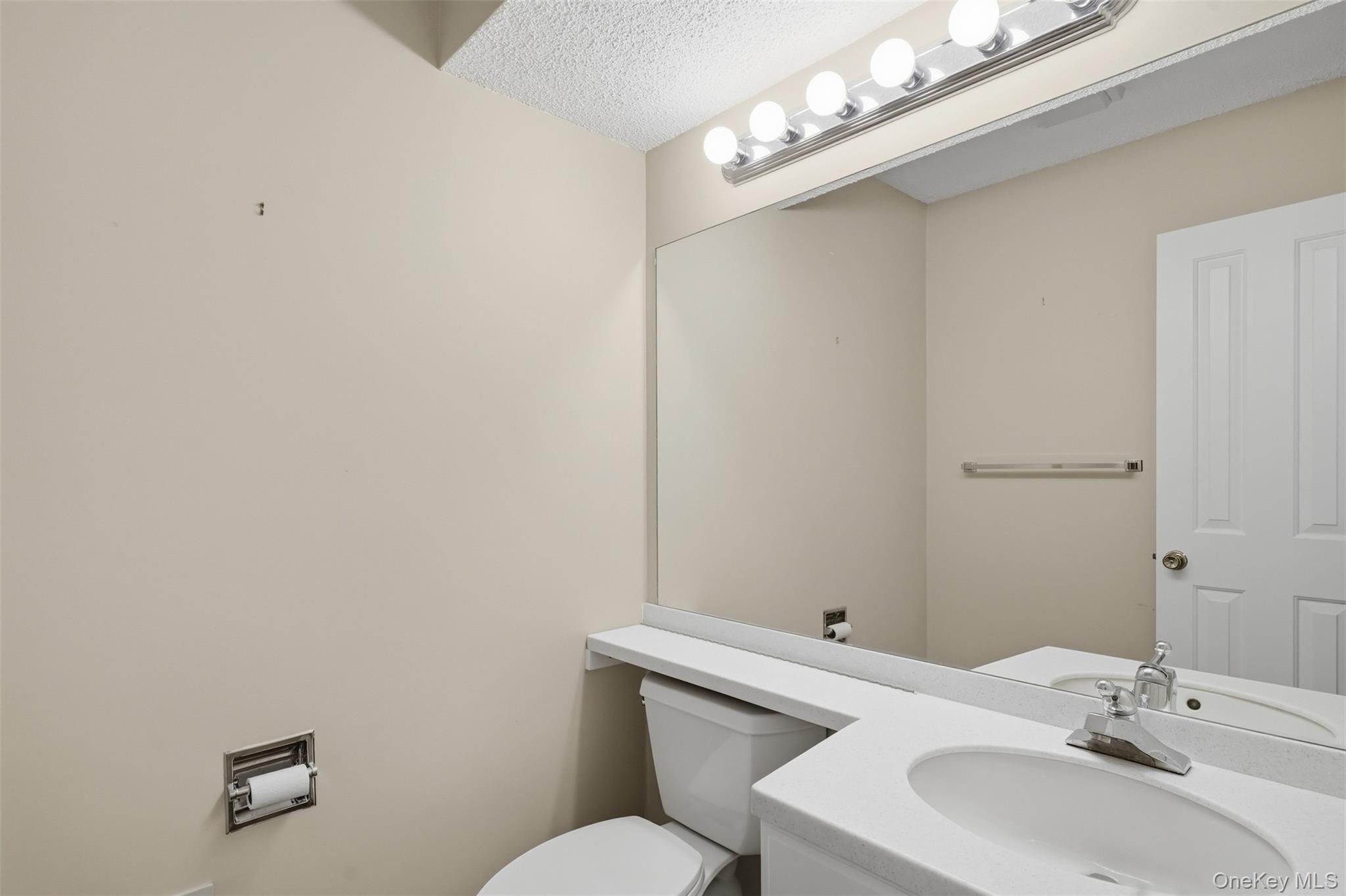 28 E Knoll Property Photo 9