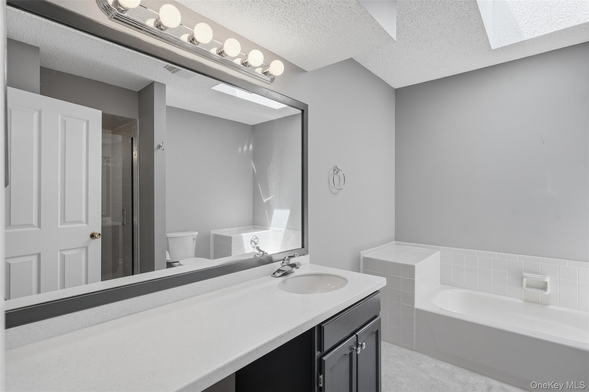 28 E Knoll Property Photo 22