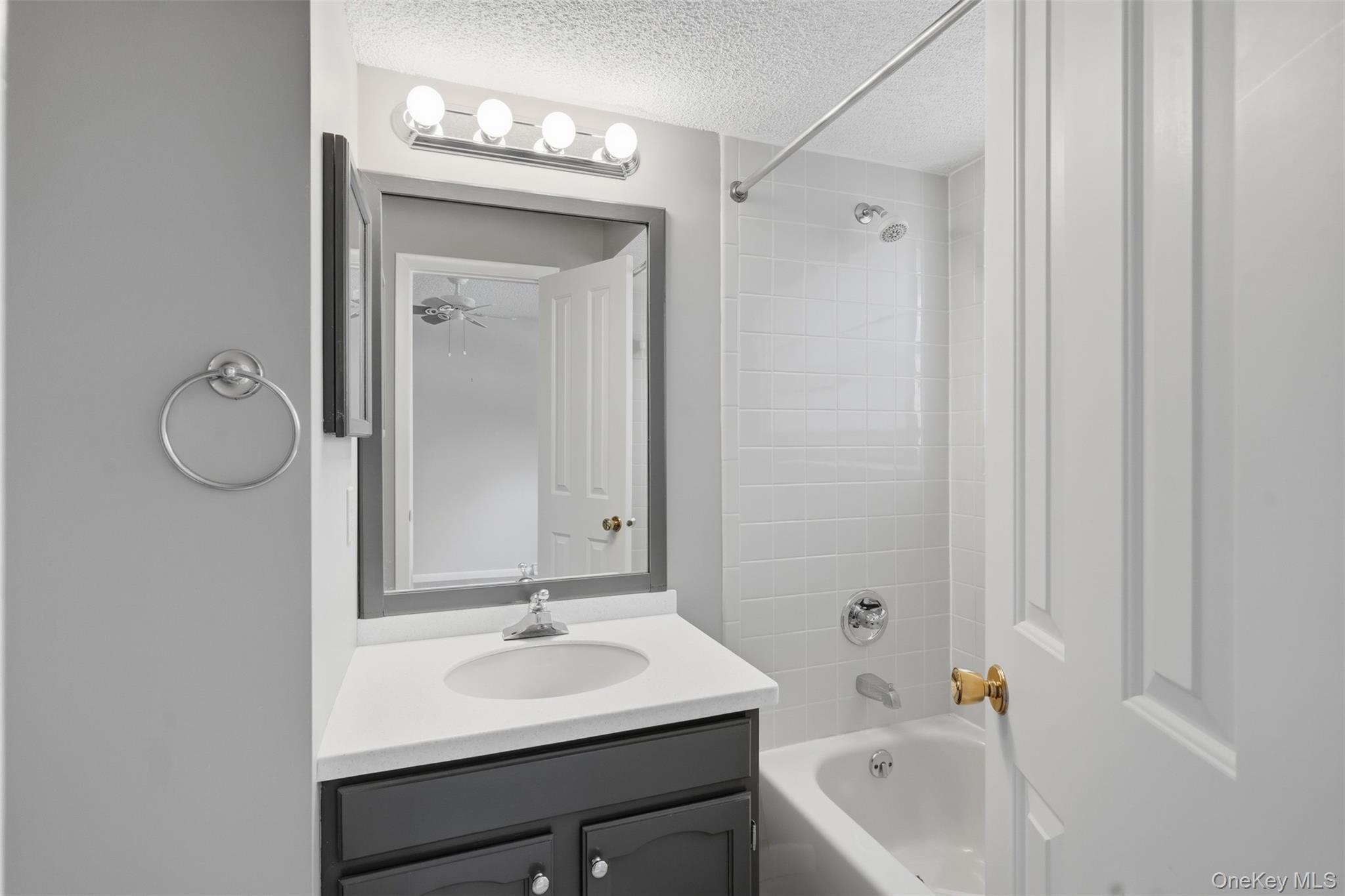 28 E Knoll Property Photo 28