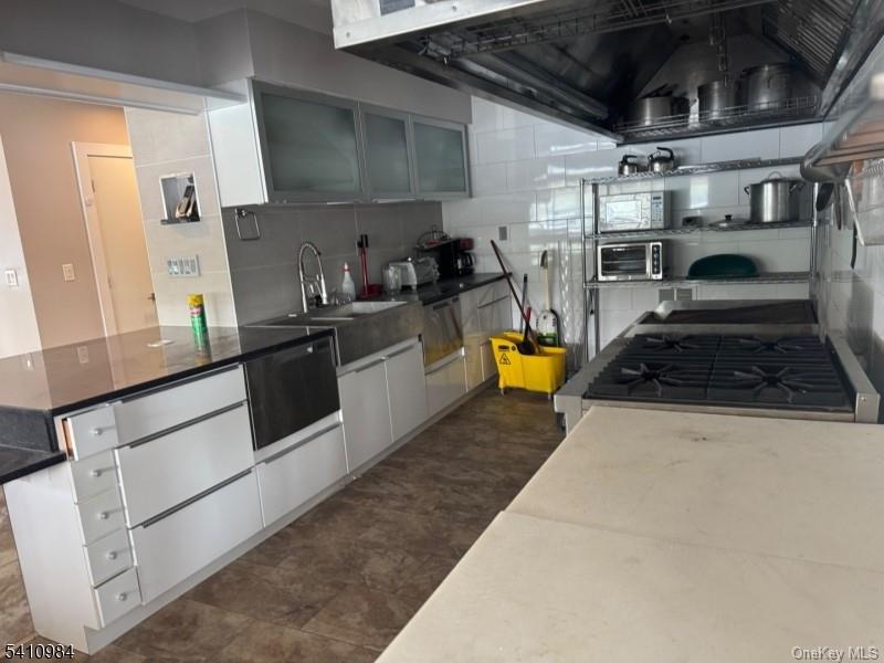 634 Jersey Avenue Property Photo 18