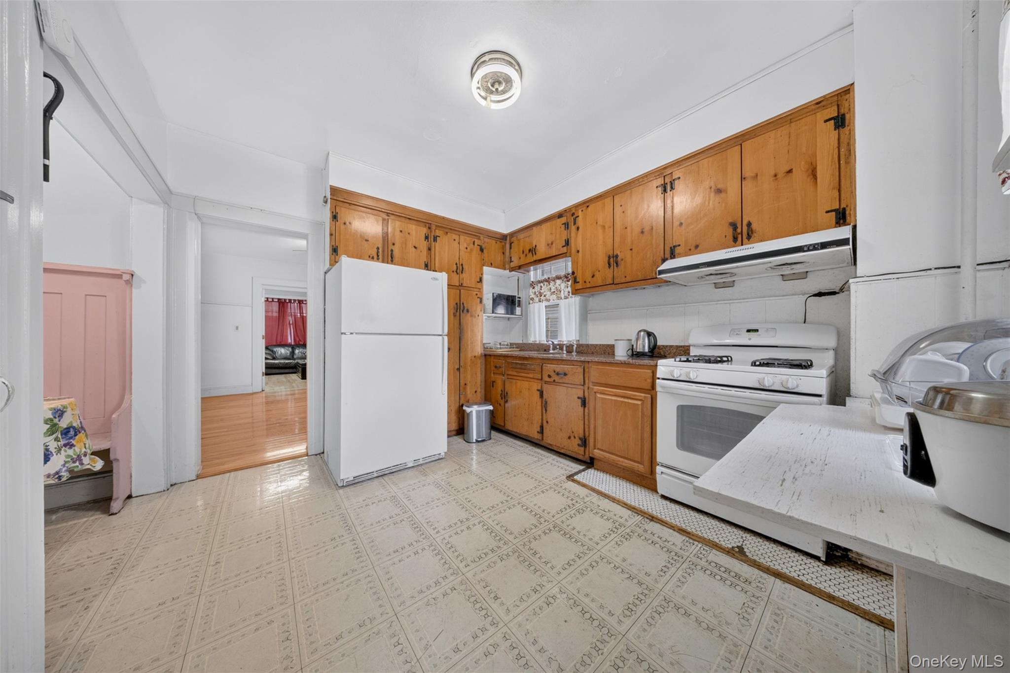 4084 Denman Street Property Photo 4