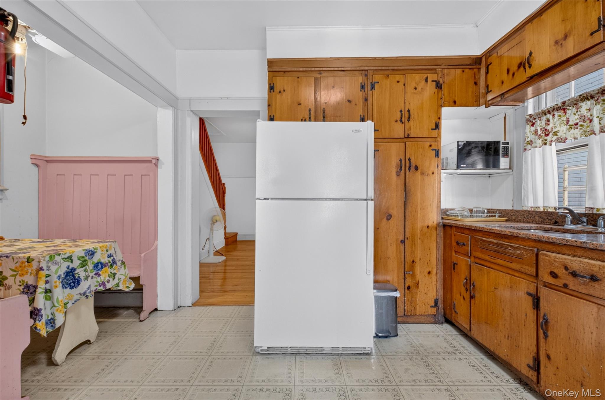 4084 Denman Street Property Photo 5