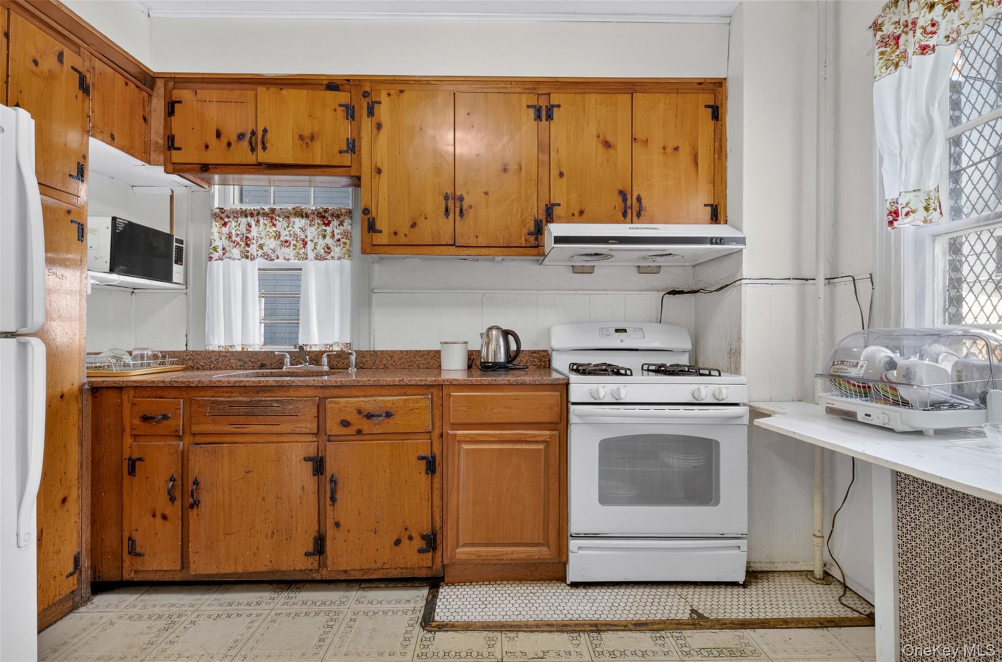 4084 Denman Street Property Photo 6