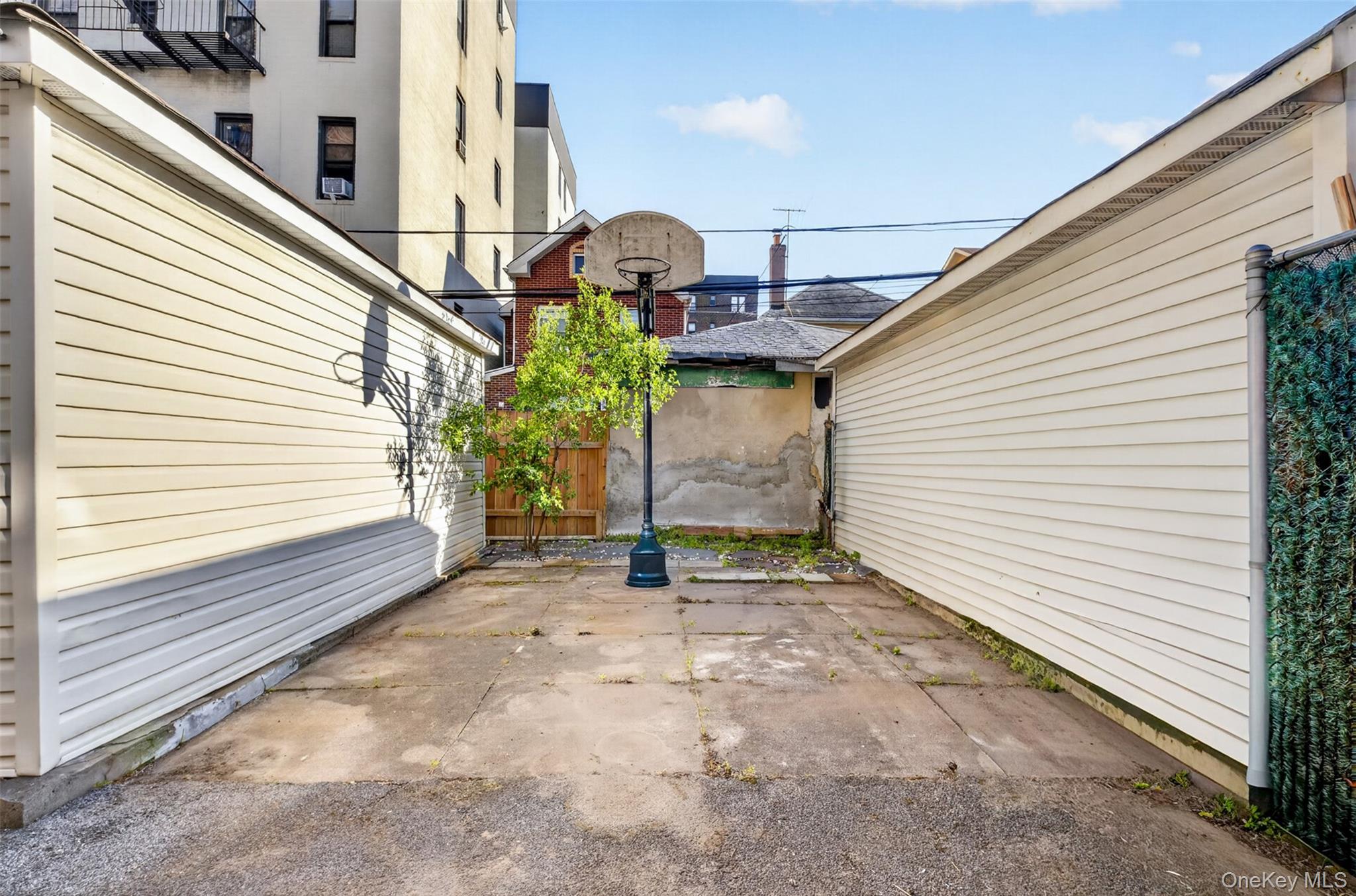 4084 Denman Street Property Photo 27