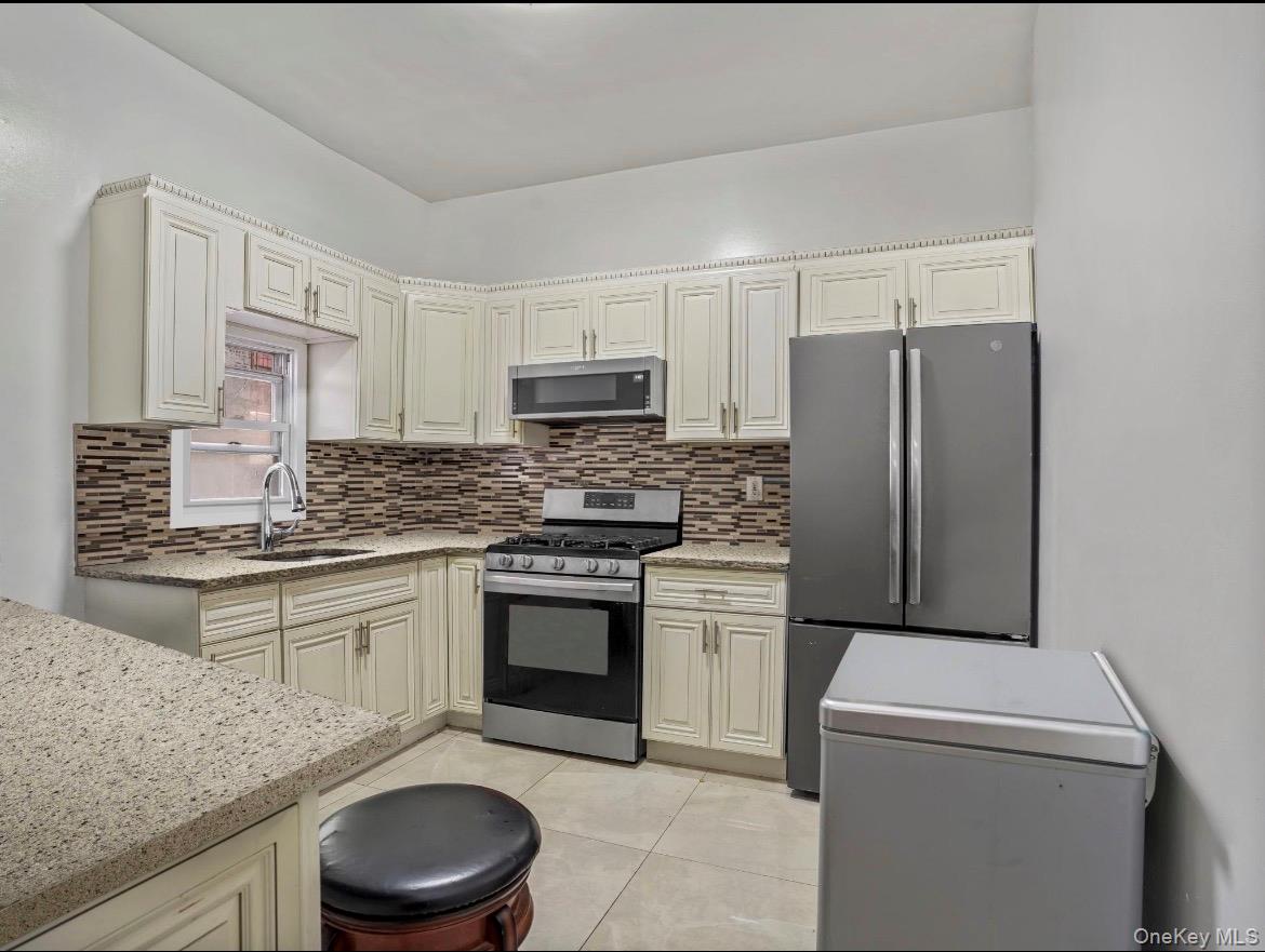 10455 39th Avenue Property Photo 5
