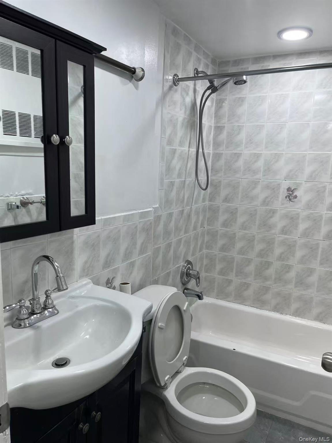 155-17 65 Avenue Property Photo 8