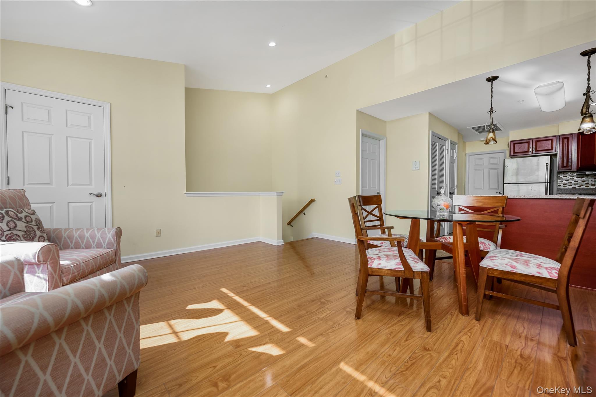 212 Willow Lane Property Photo 3