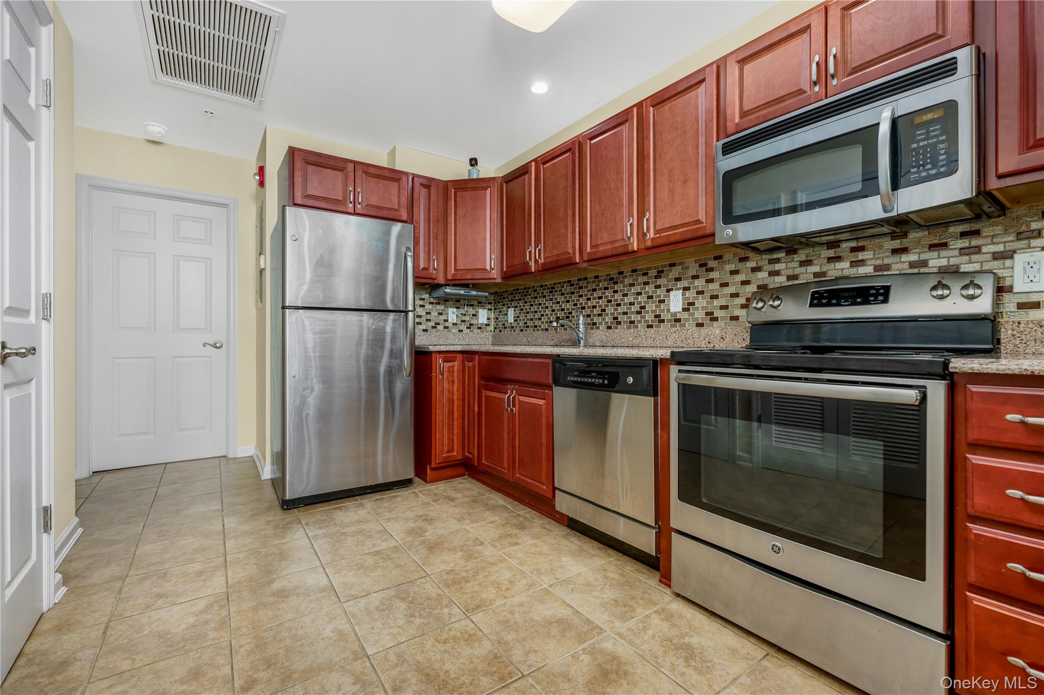 212 Willow Lane Property Photo 4