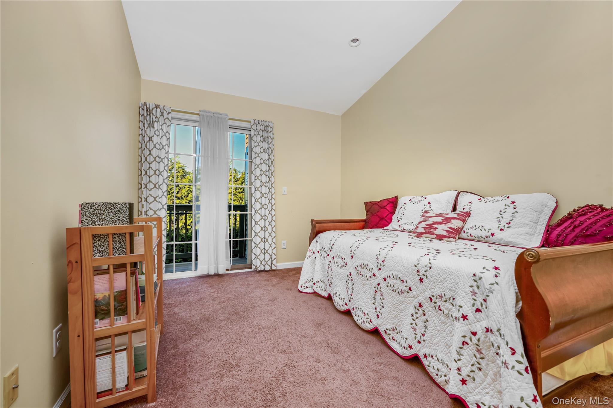 212 Willow Lane Property Photo 10