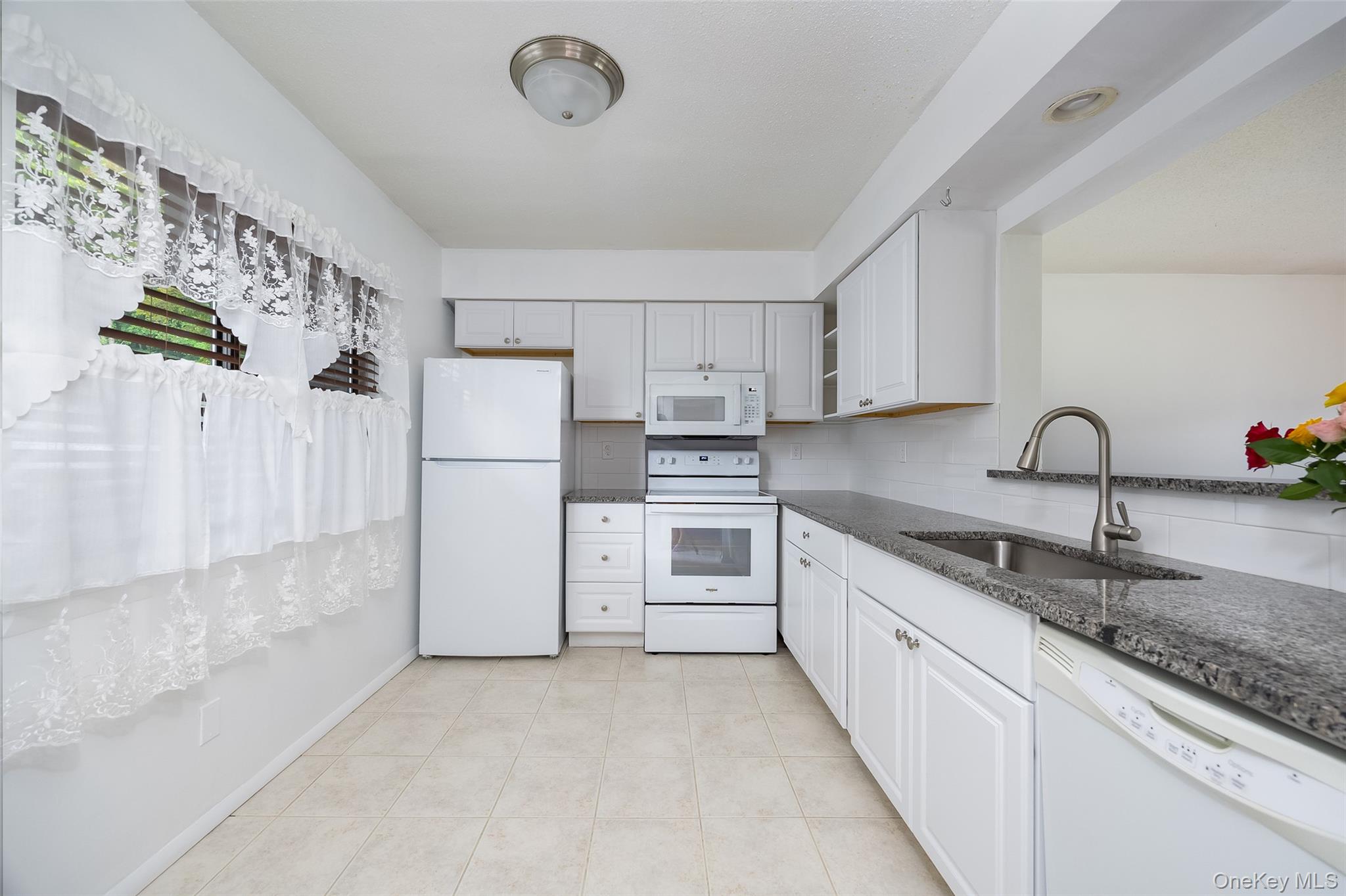 1004 Chelsea Cove Property Photo 2