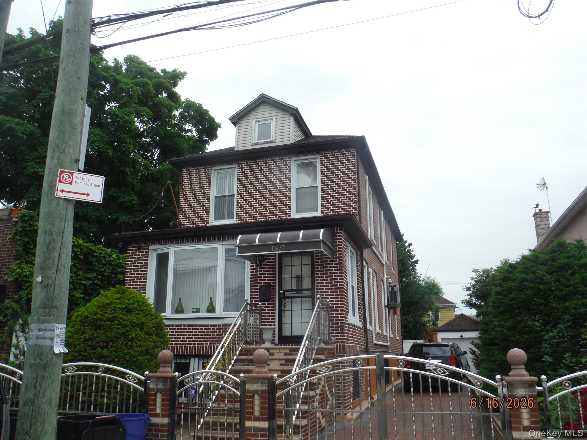 1877 Albany Avenue Property Photo 1
