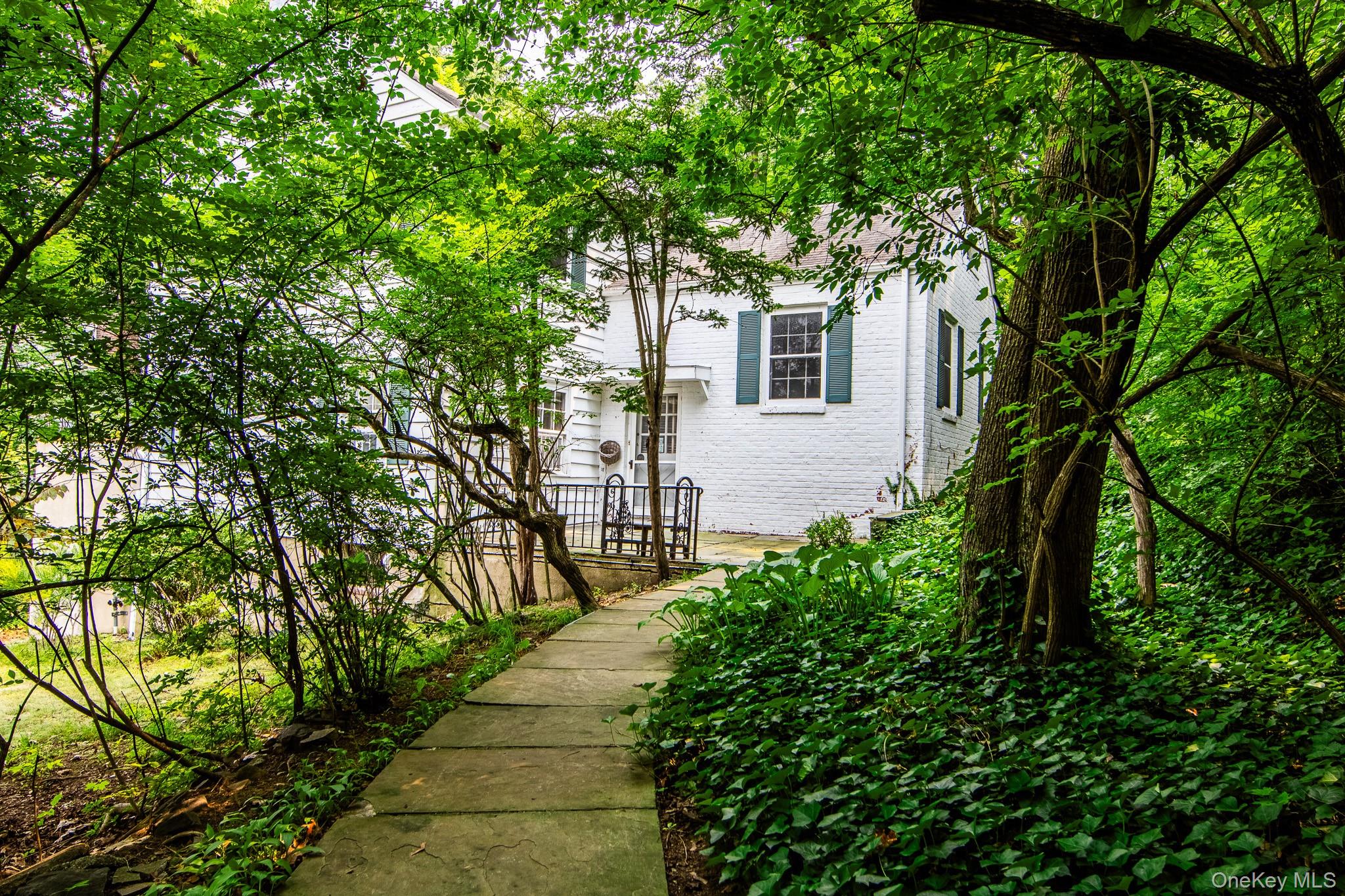 4670 Independence Avenue Property Photo 1