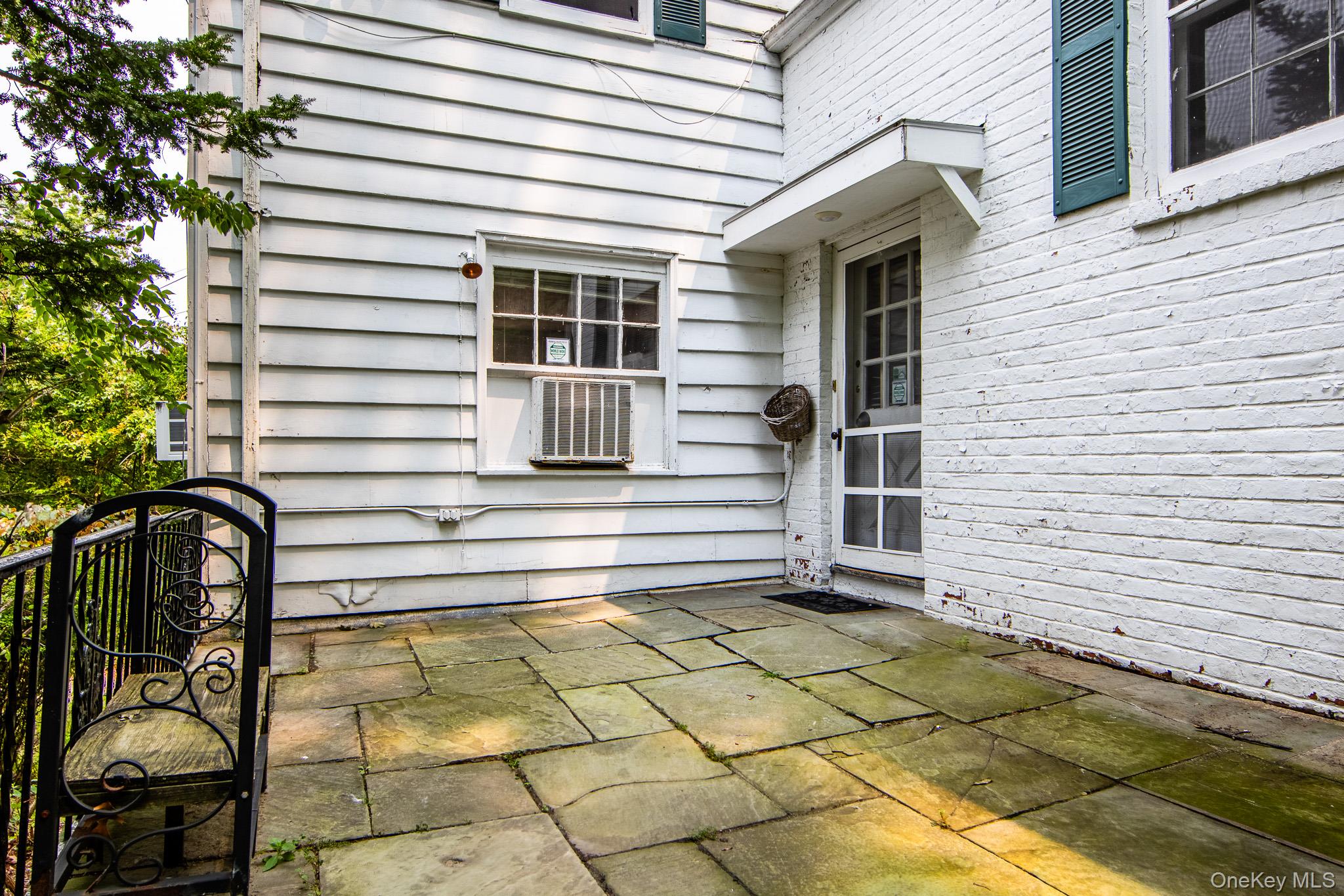 4670 Independence Avenue Property Photo 4