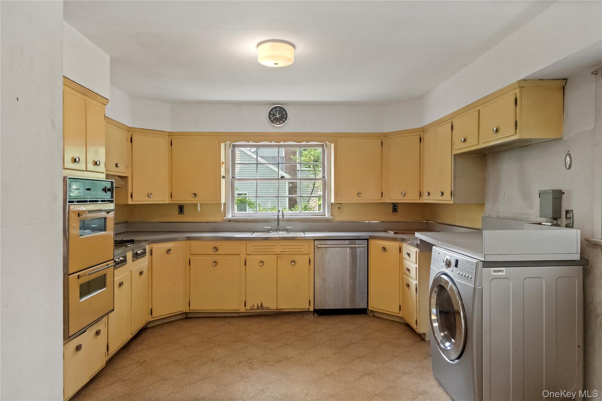 4670 Independence Avenue Property Photo 13